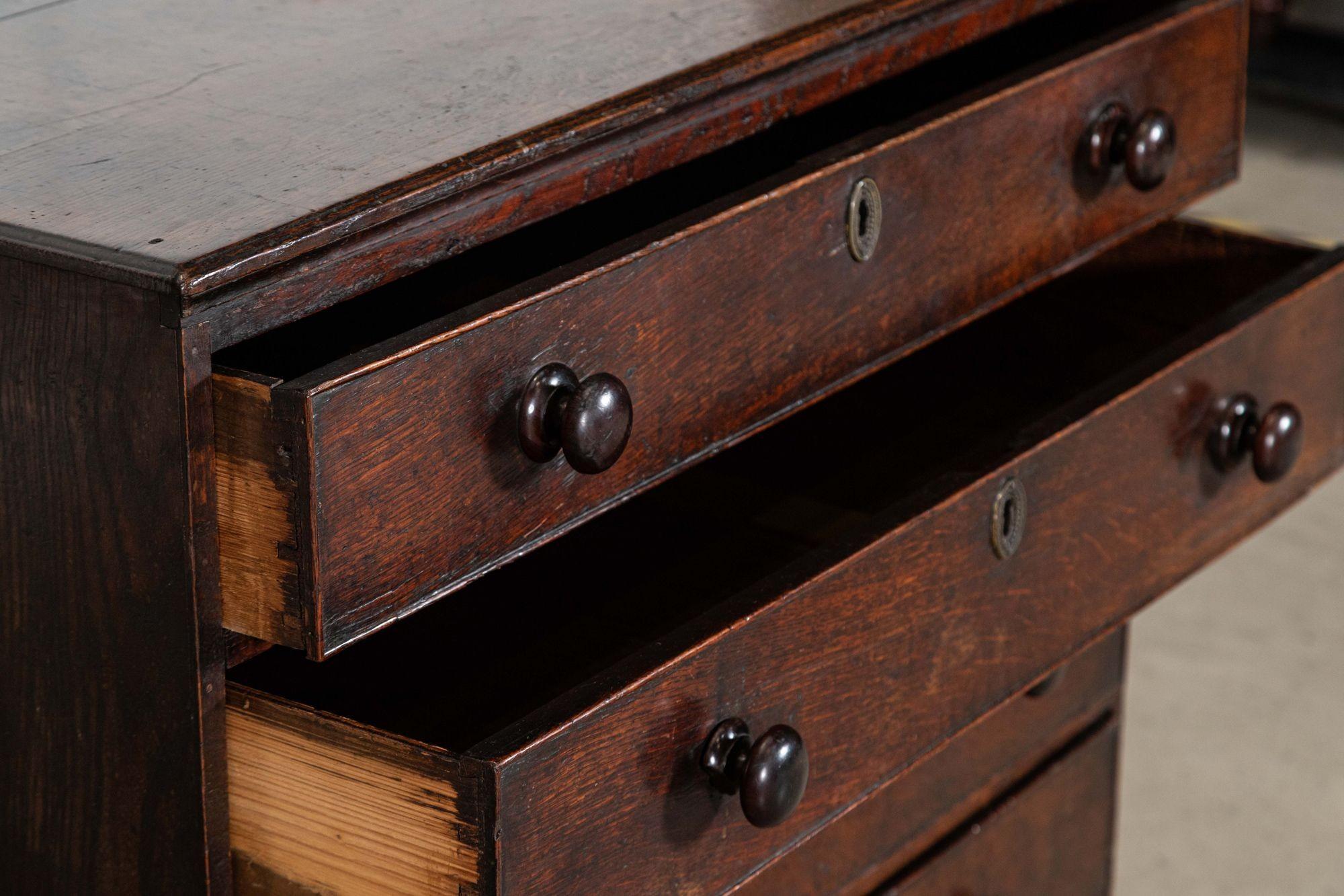 English 18thC Oak Chest Drawers In condizioni buone in vendita a Staffordshire, GB