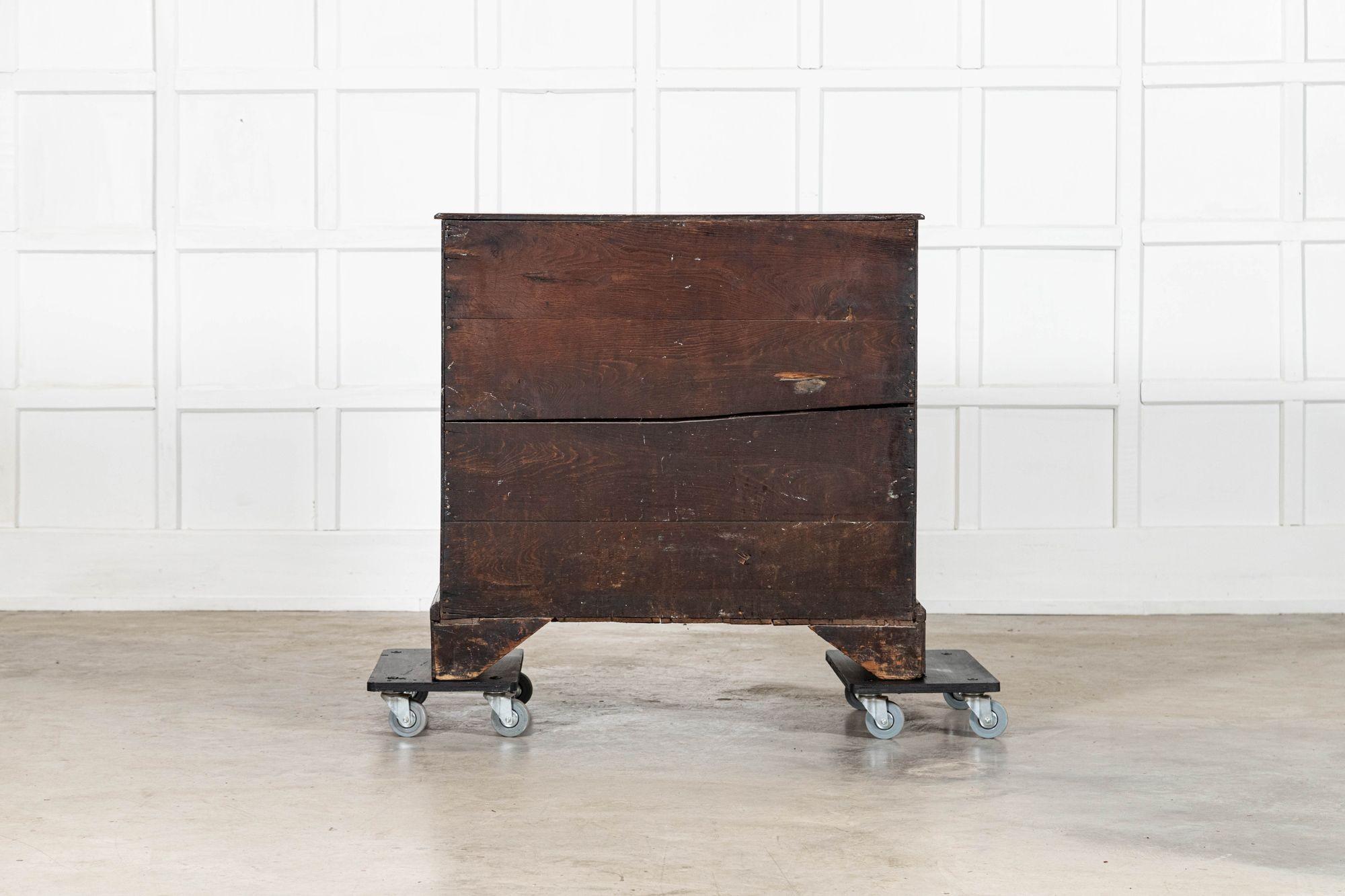 English 18thC Oak Chest Drawers in vendita 2