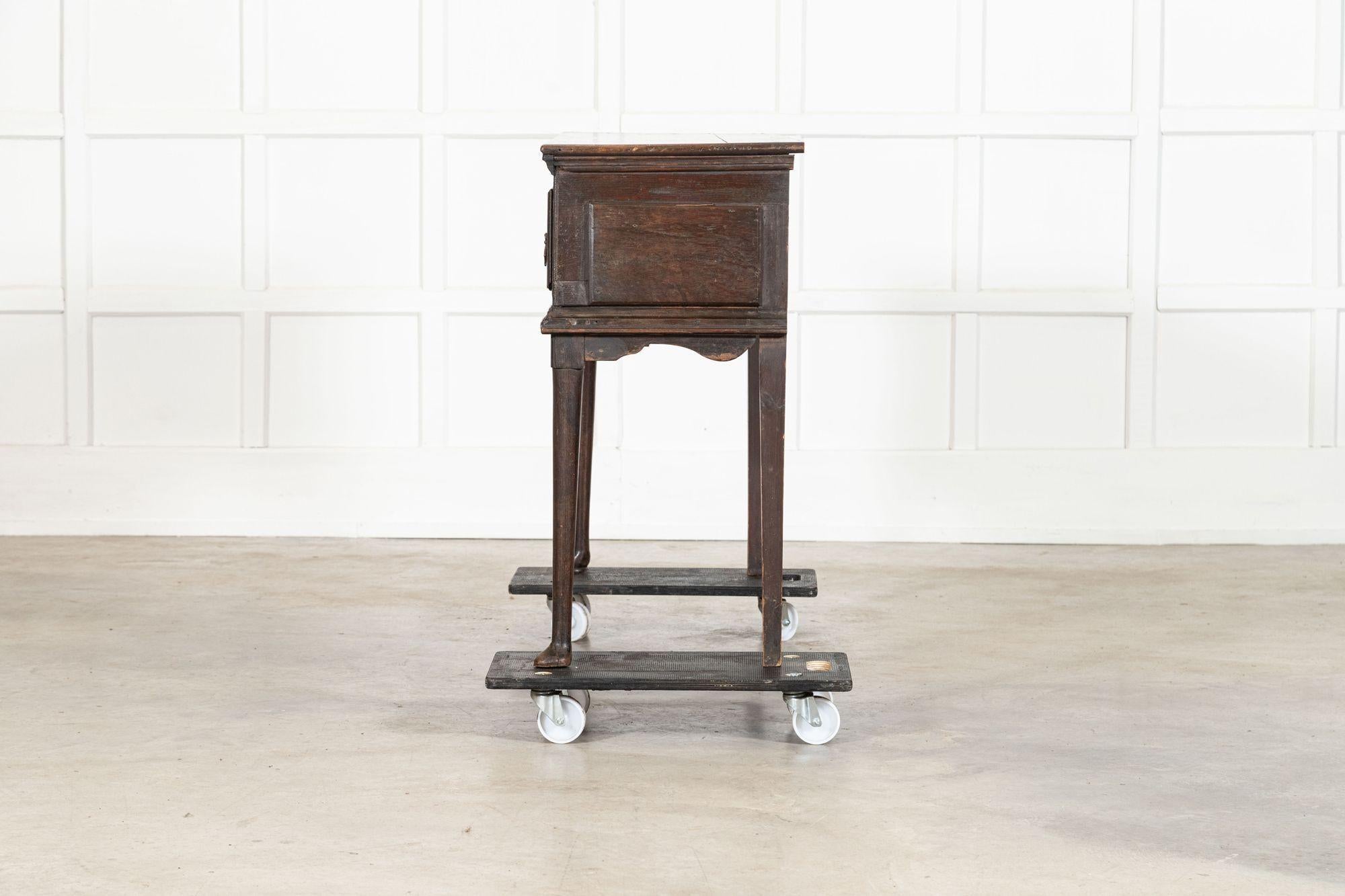 Base per comò inglese in Oak del XVIII secolo in vendita 7