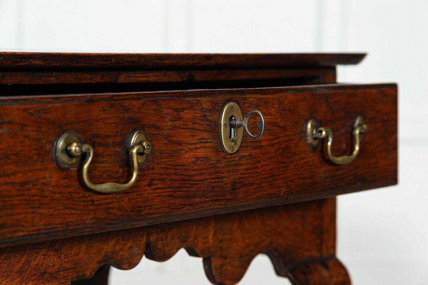 Table de lampe basse en Oak du 18e siècle anglais en vente 3