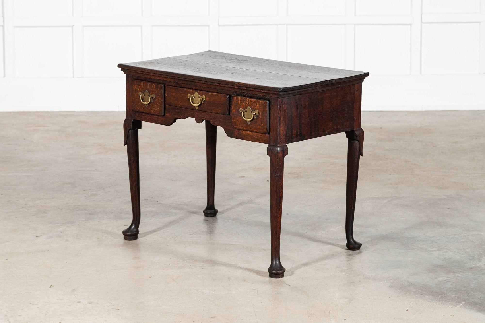 XVIIIe siècle et antérieur English 18thC Oak Low Boy Side Table en vente