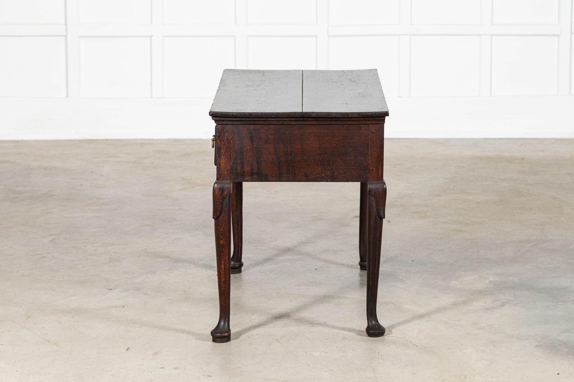 English 18thC Oak Low Boy Side Table en vente 2