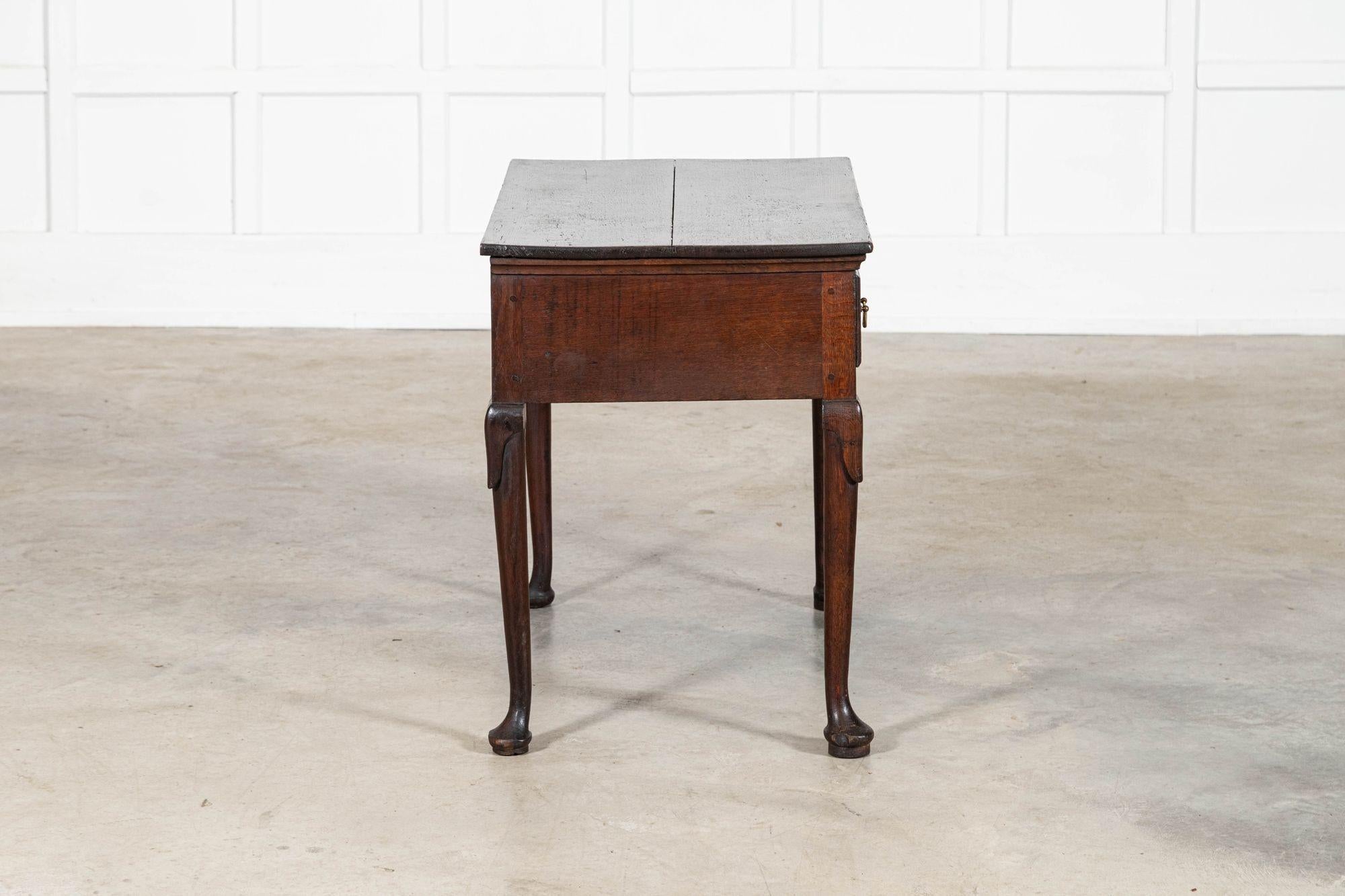 English 18thC Oak Low Boy Side Table en vente 4