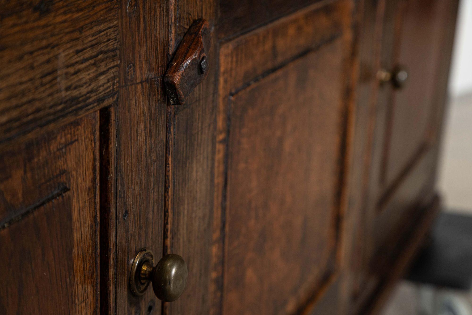 Base per cassettone in Oak inglese del XVIII secolo in vendita 7