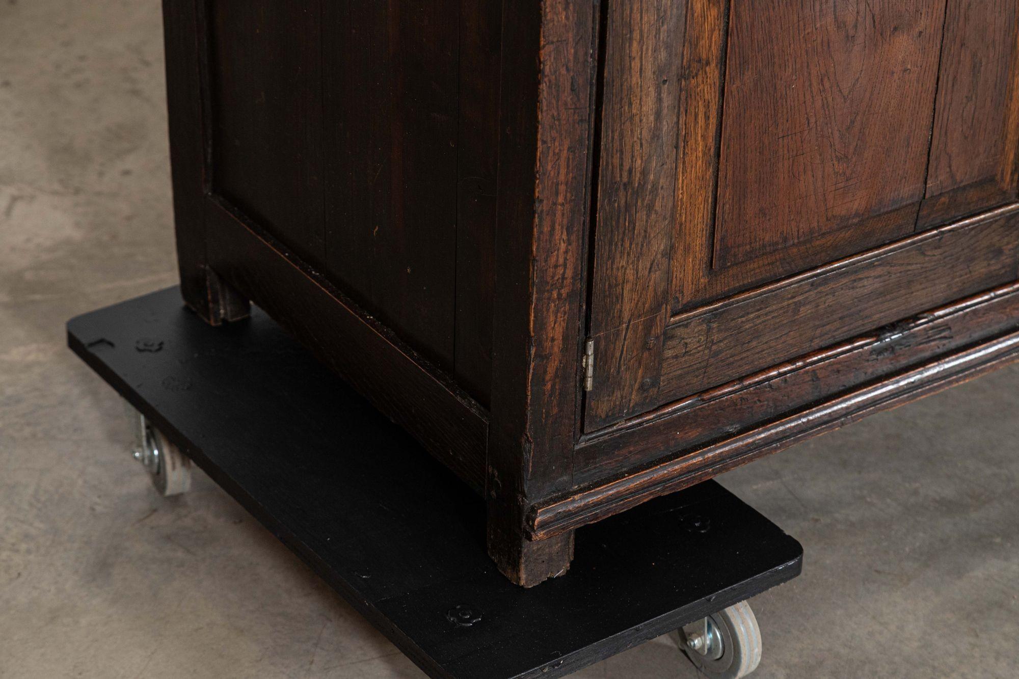 Base per cassettone in Oak inglese del XVIII secolo in vendita 9