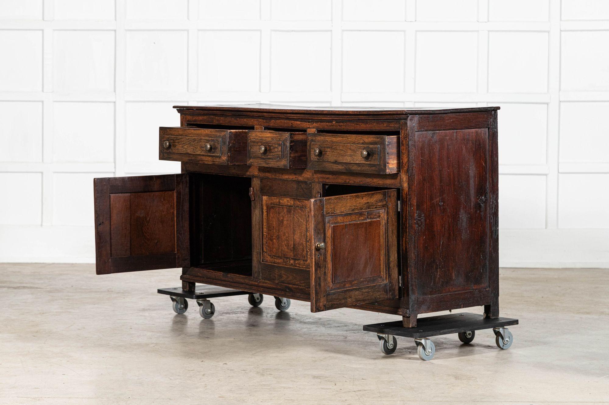 Base per cassettone in Oak inglese del XVIII secolo in vendita 1