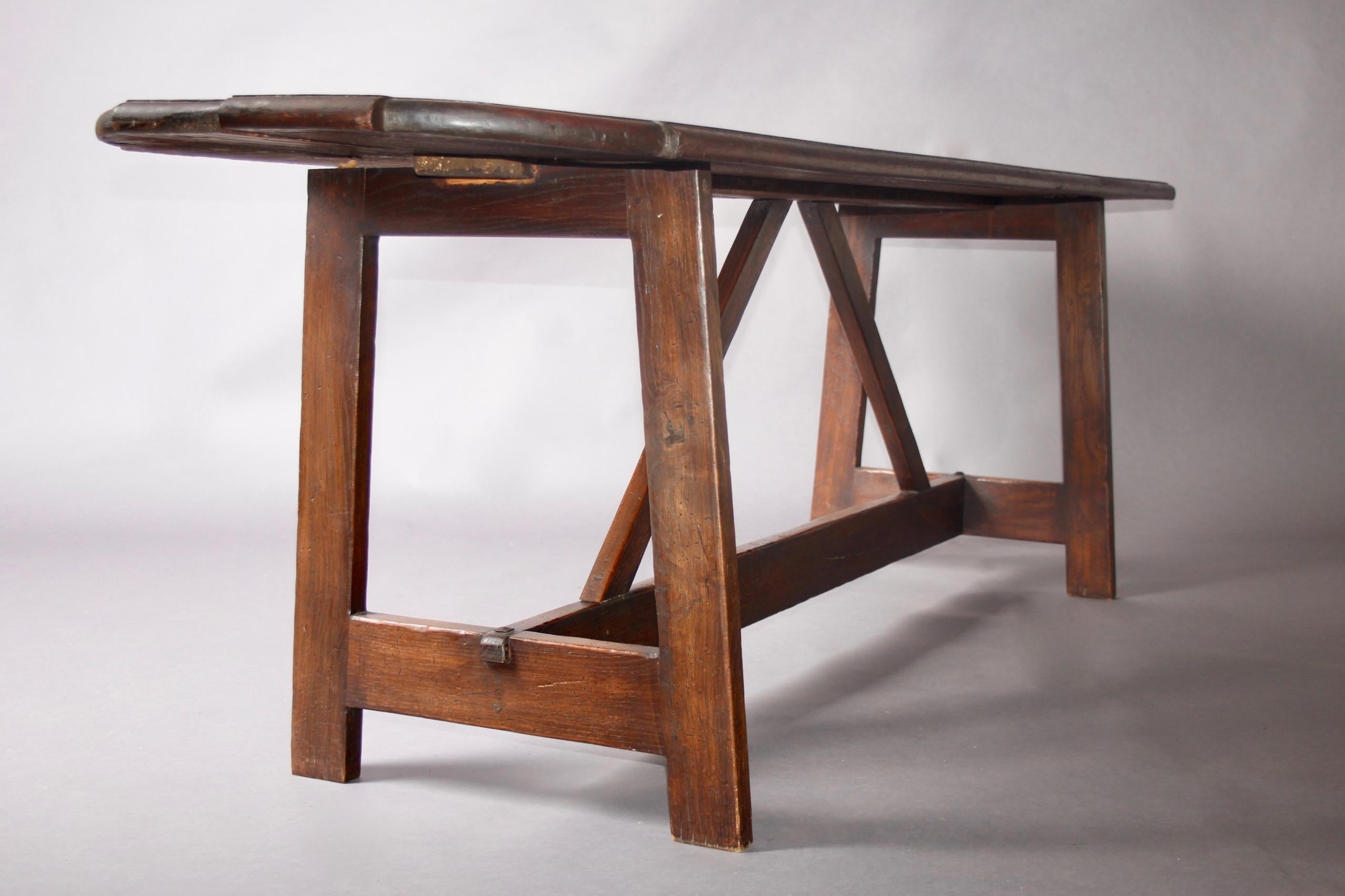 Table de salle à manger d'art populaire anglais du 19ème siècle, datée de 1896 en vente 5
