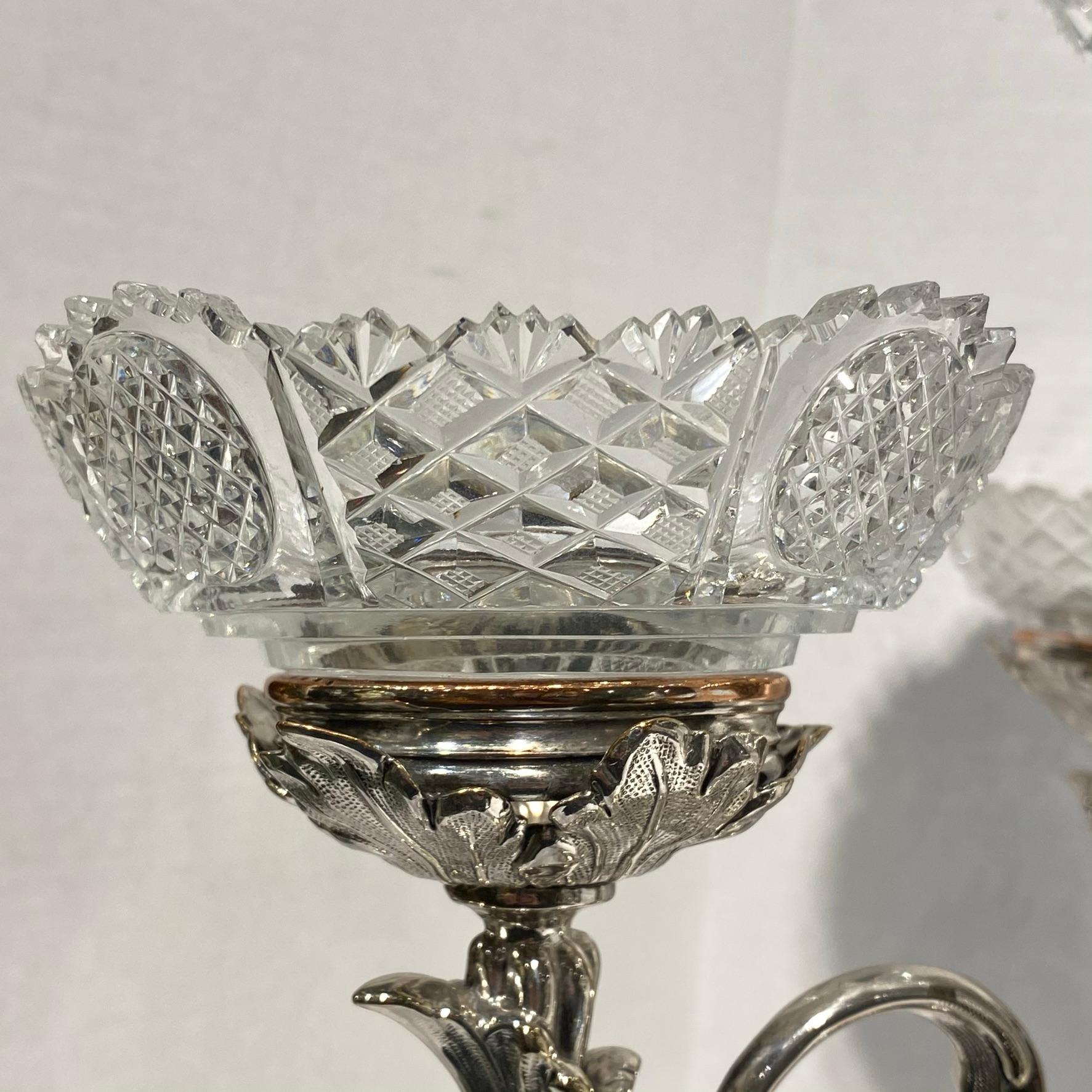 English 19th century silver plated and cut-glass Epergne with code of arm 