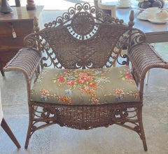 Englisch 1900s 2 Sitz Wicker Loveseat mit Kissen