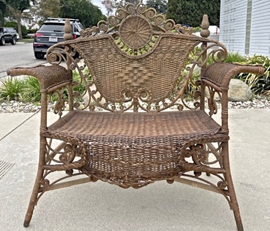 English 1900s 2 Seat Wicker Loveseat With Cushion In Distressed Condition In Santa Monica, CA