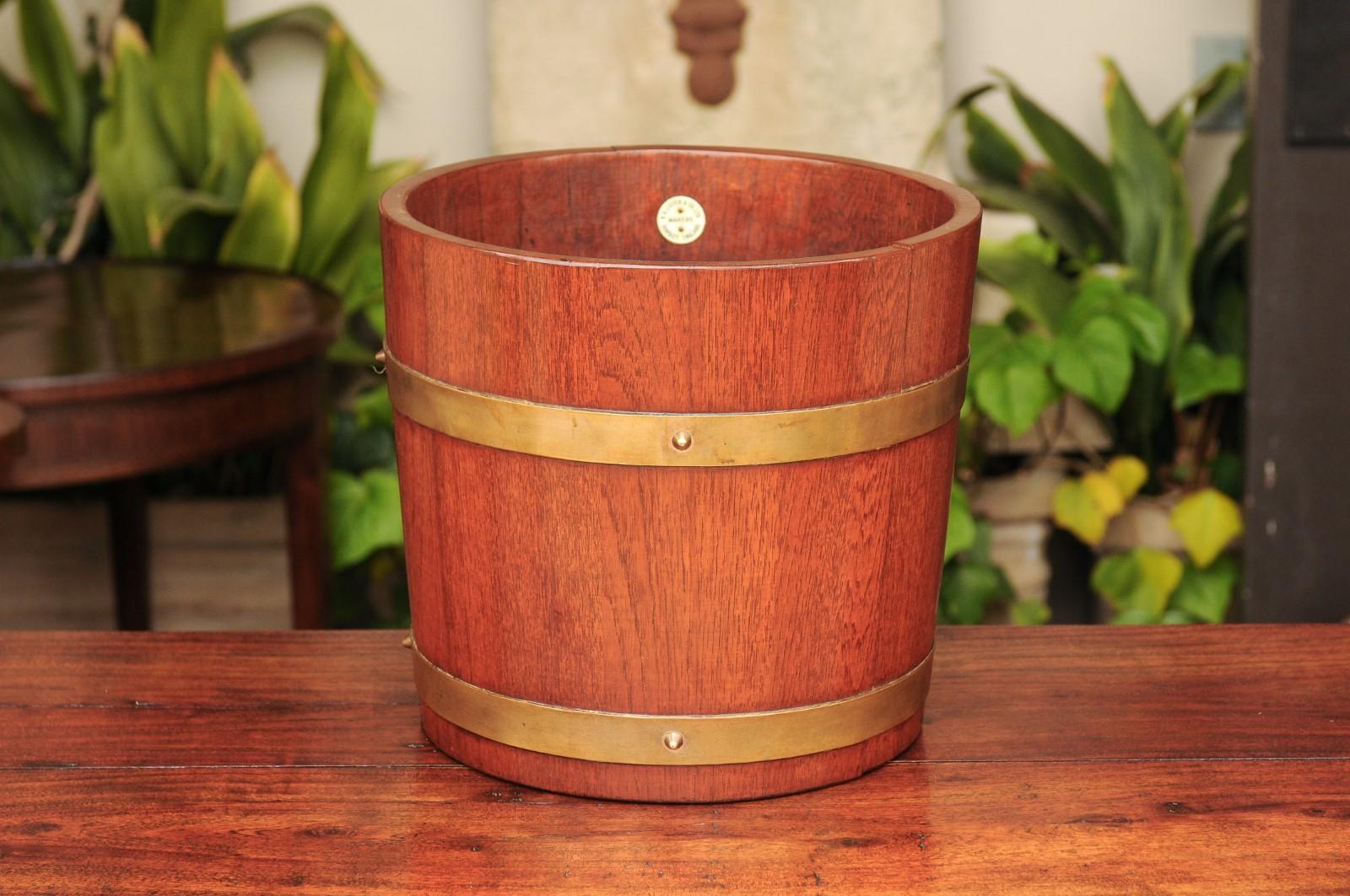20th Century English 1900s Edwardian Period R.A Lister & Co. Oak Bucket with Brass Braces For Sale