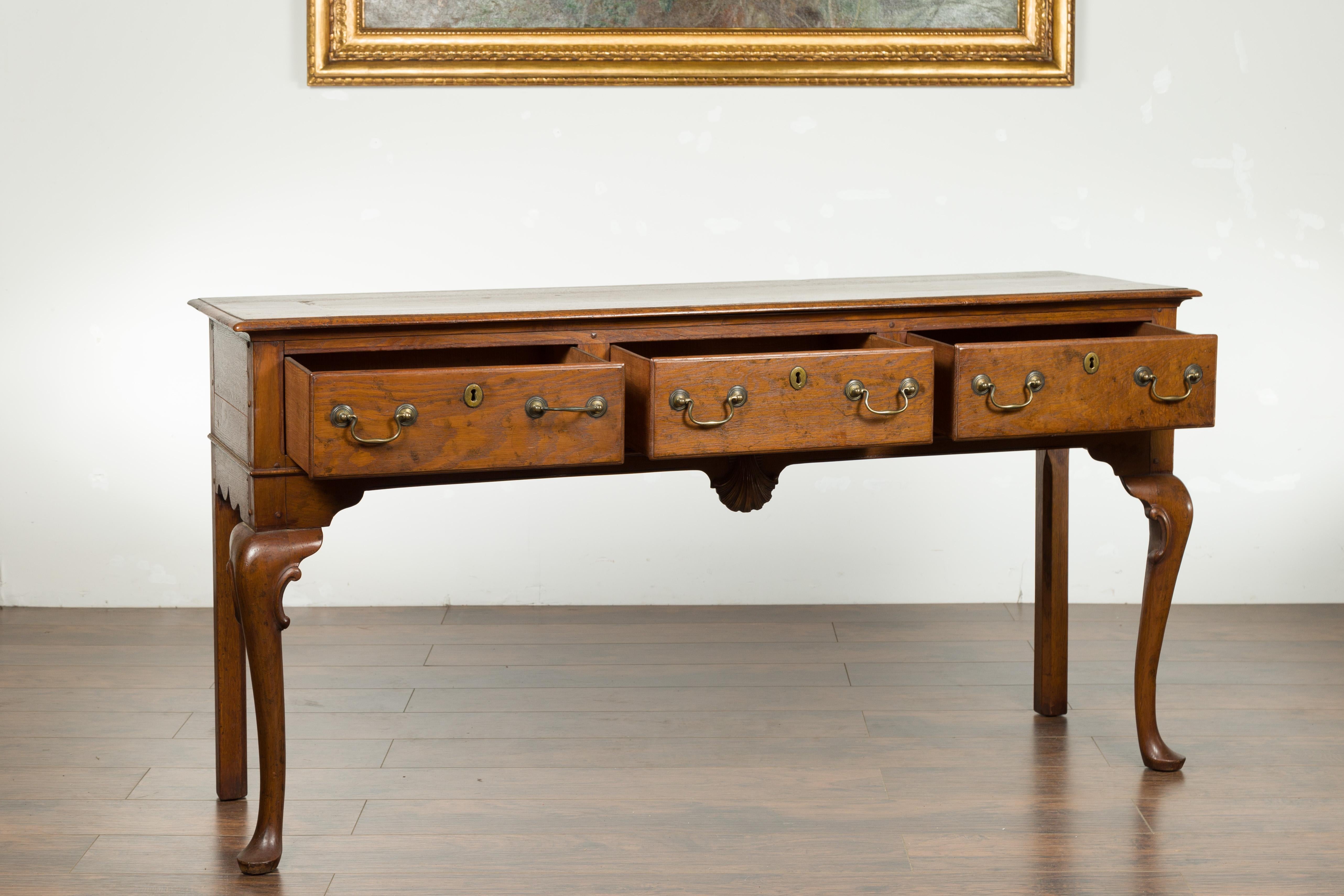 English 1900s Oak Dresser Base with Drawers, Cabrioles Legs and Carved Shell 7