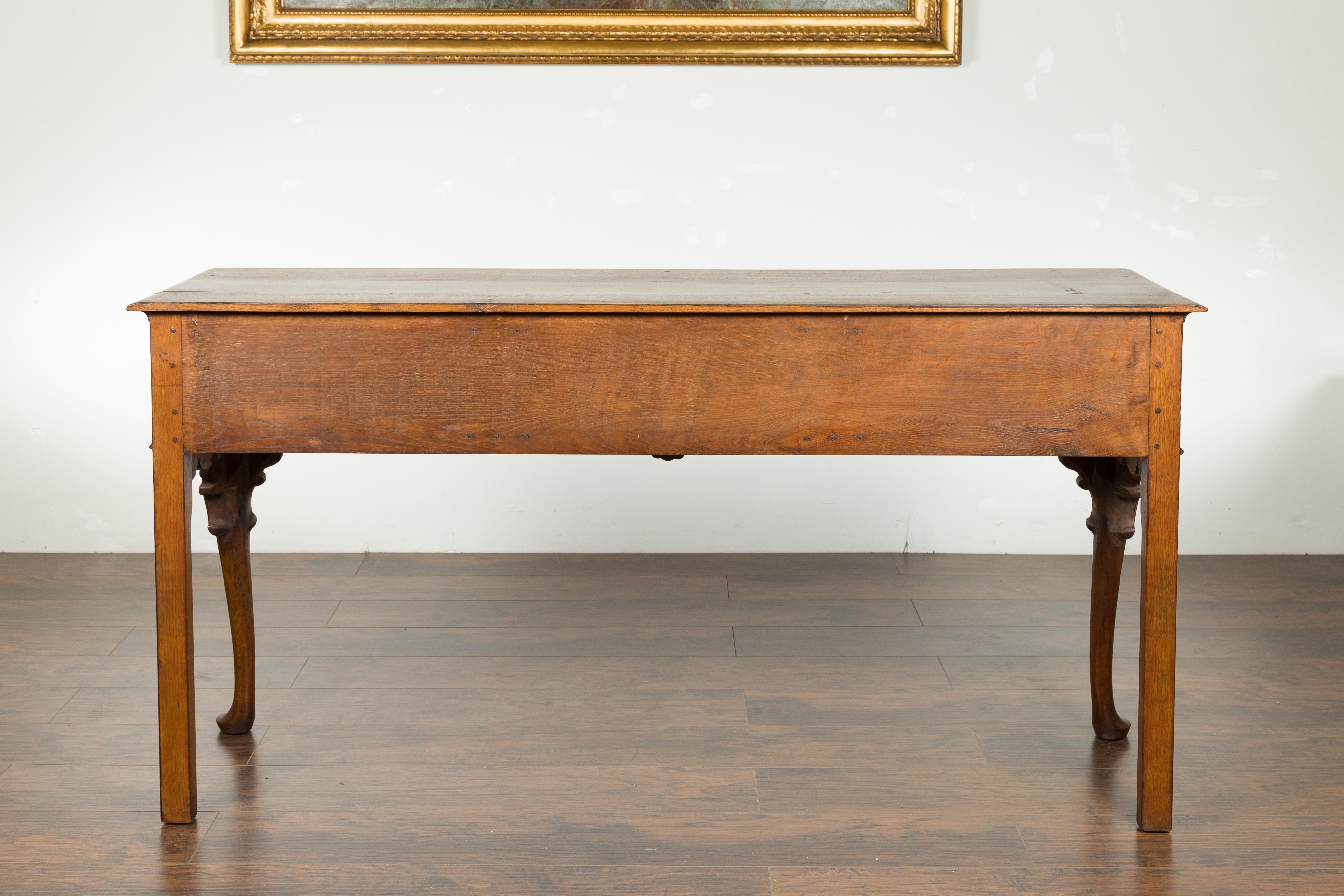 English 1900s Oak Dresser Base with Drawers, Cabrioles Legs and Carved Shell 12