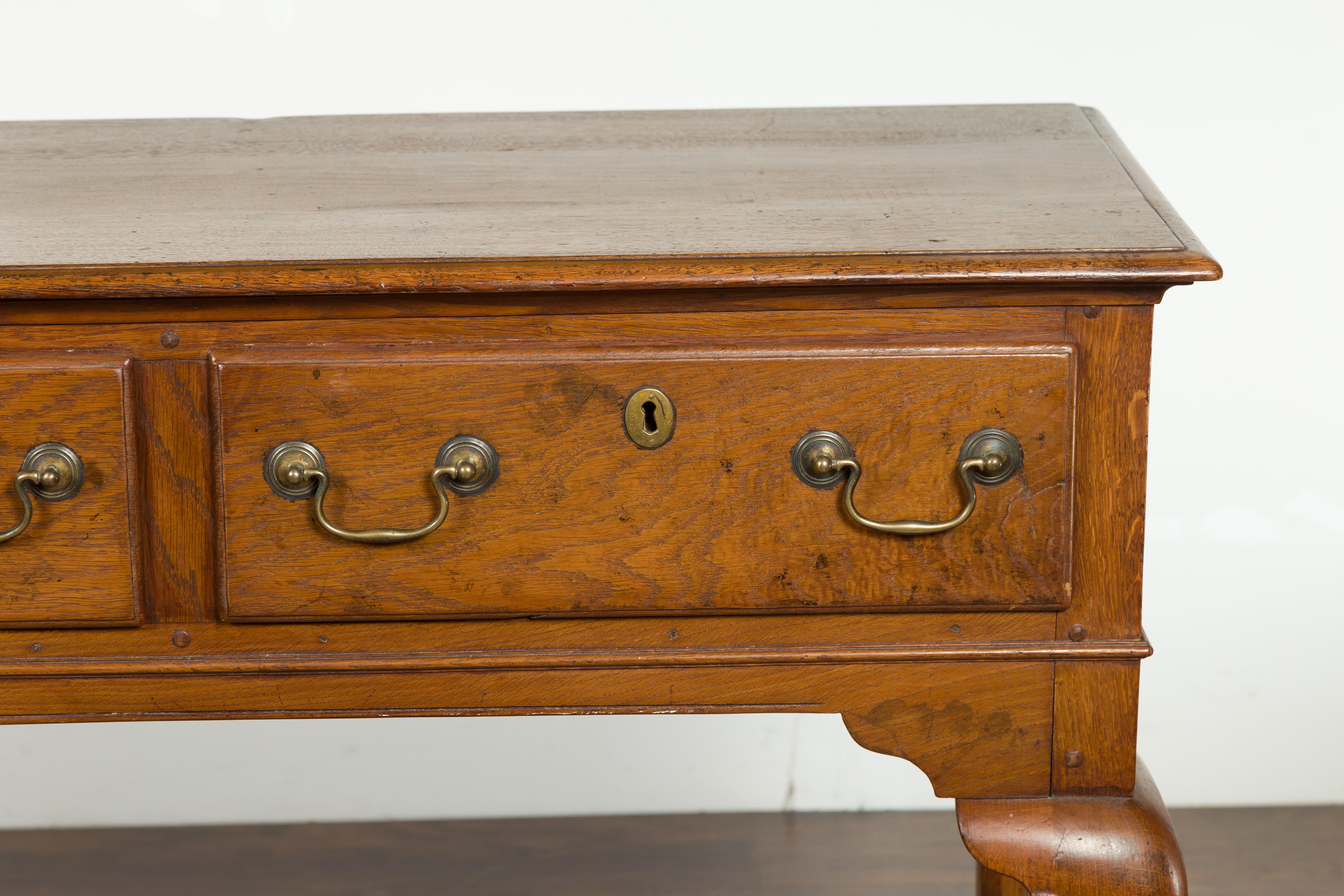 English 1900s Oak Dresser Base with Drawers, Cabrioles Legs and Carved Shell 2