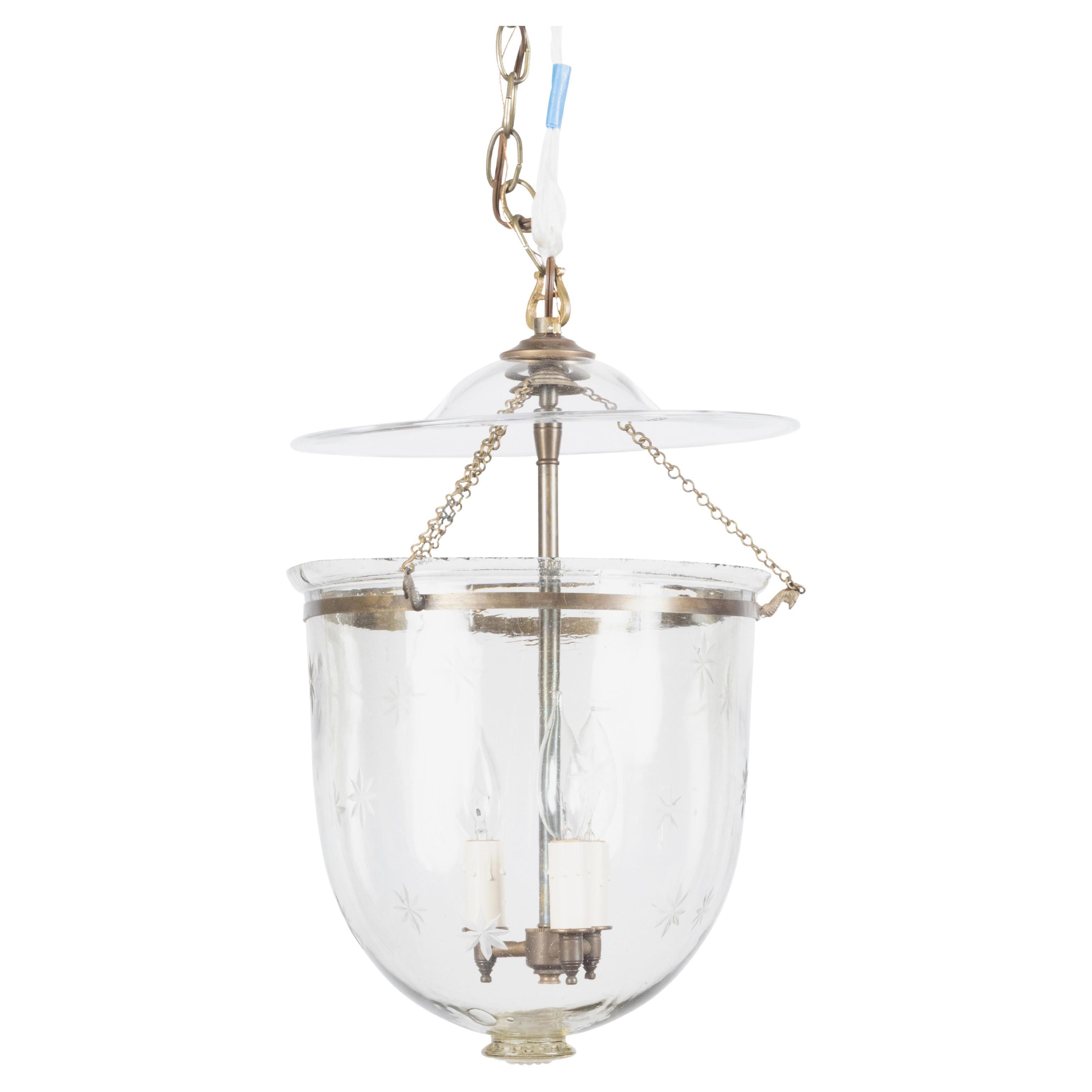 Englische Glockenglas-Leuchte mit geätzten Sternen aus der Jahrhundertwende, 1900er Jahre im Angebot