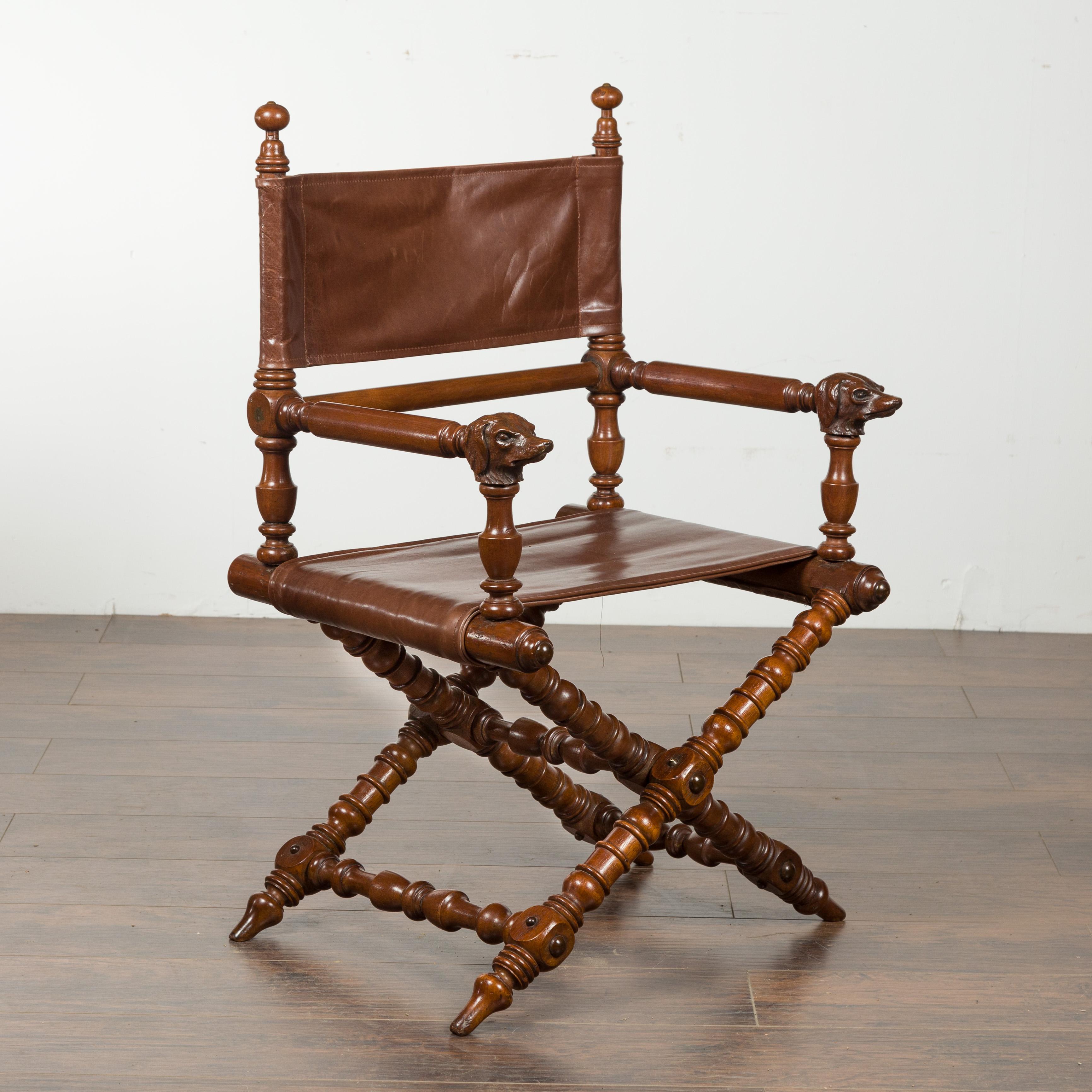 English 1900s Walnut Chair with Carved Dog Heads, Leather Seat and Turned Base In Good Condition For Sale In Atlanta, GA