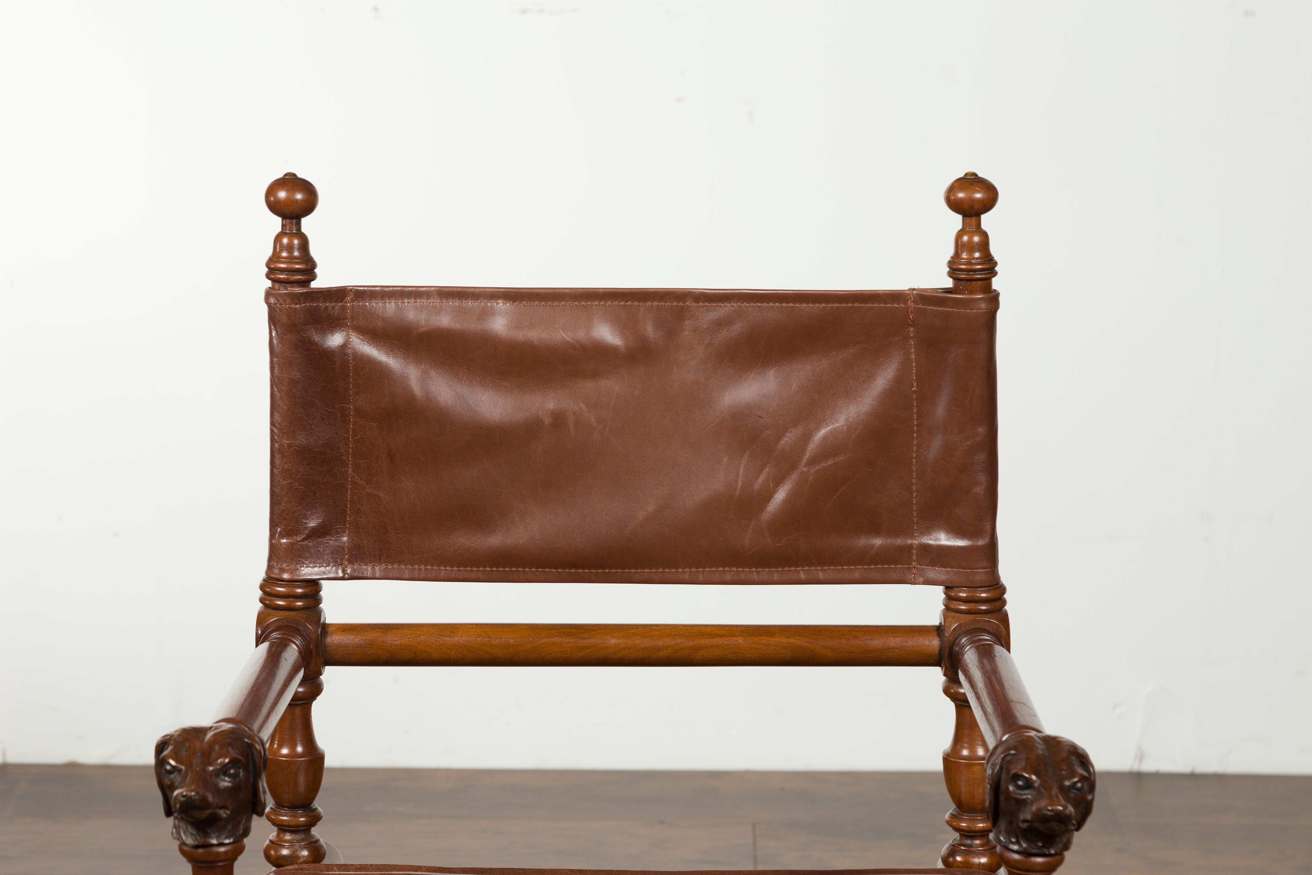 English 1900s Walnut Chair with Carved Dog Heads, Leather Seat and Turned Base For Sale 2
