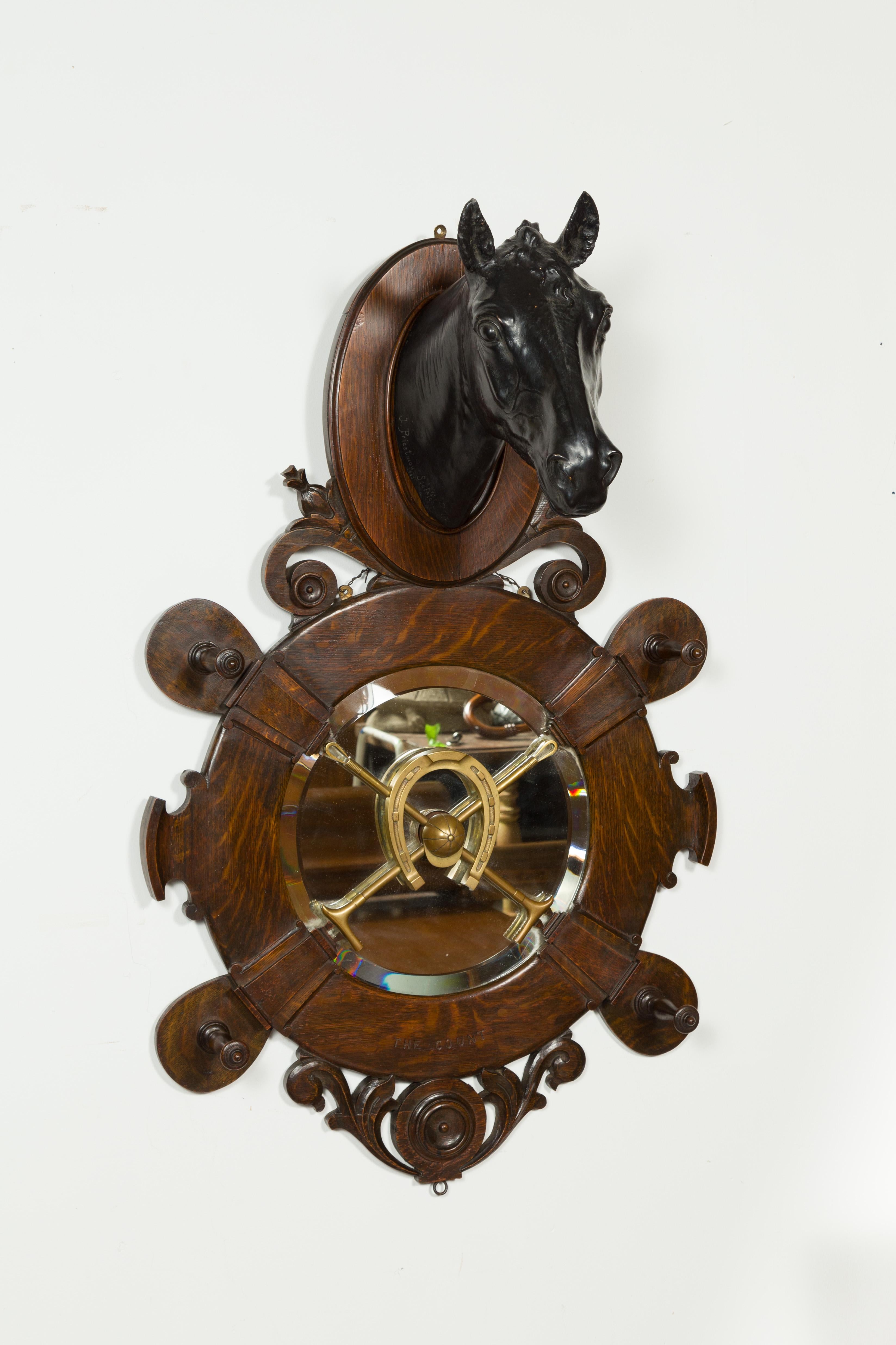 Cavallo da parete in terracotta, Oak e bronzo del 1903 firmato J. Priestman In condizioni buone in vendita a Atlanta, GA