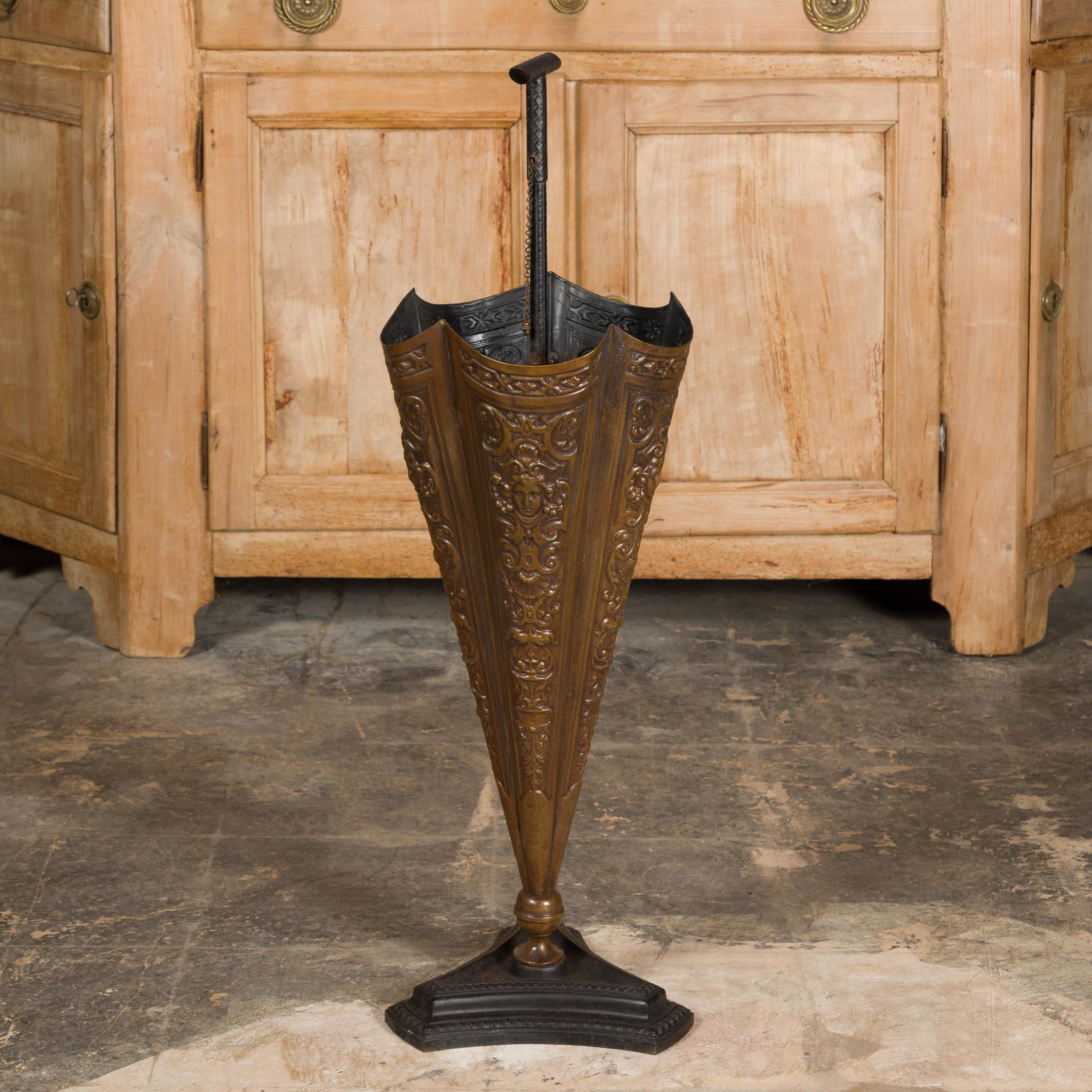English 1920-1930 Brass Umbrella Stand with Raised Motifs and Tripartite Base For Sale 7
