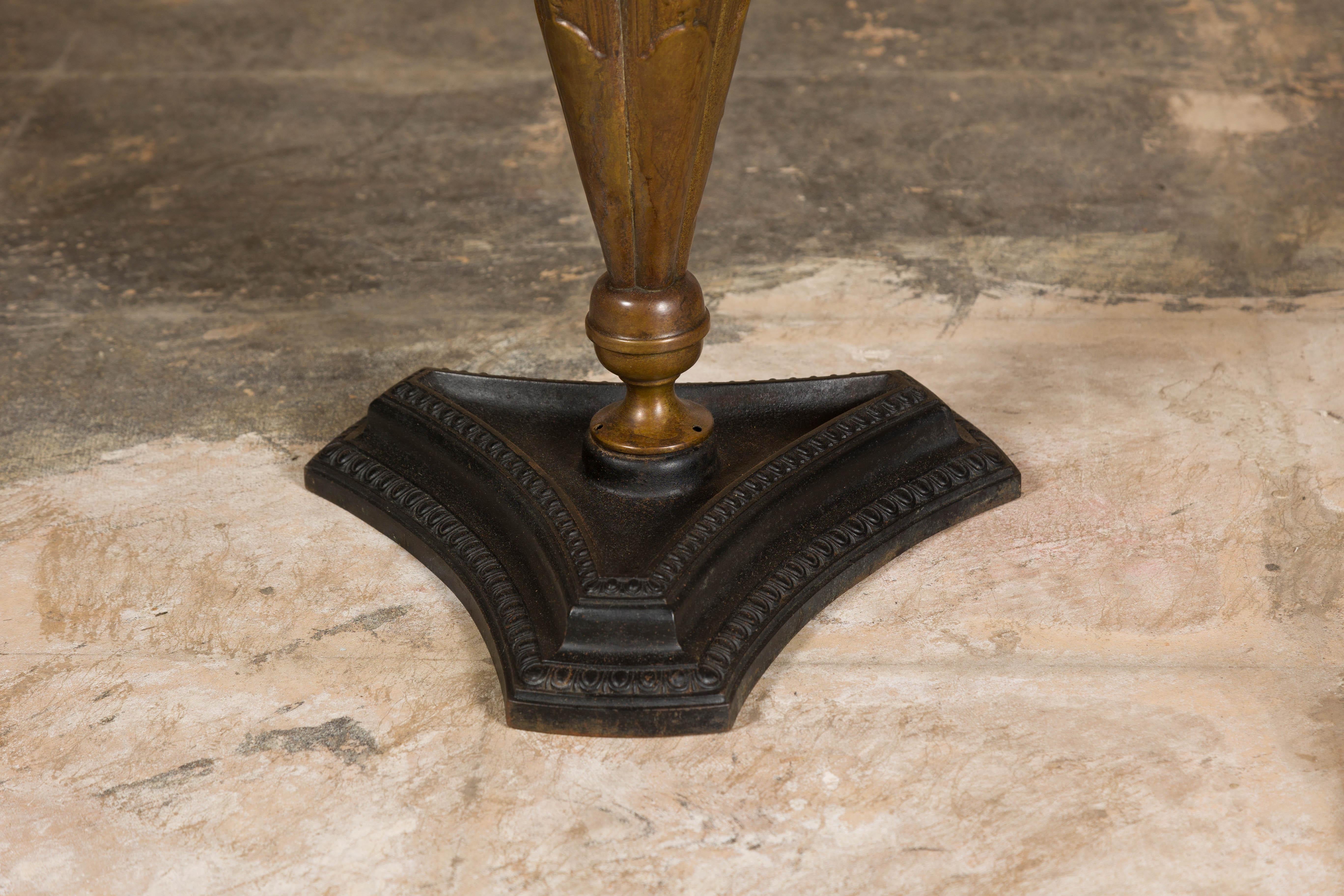 English 1920-1930 Brass Umbrella Stand with Raised Motifs and Tripartite Base For Sale 5