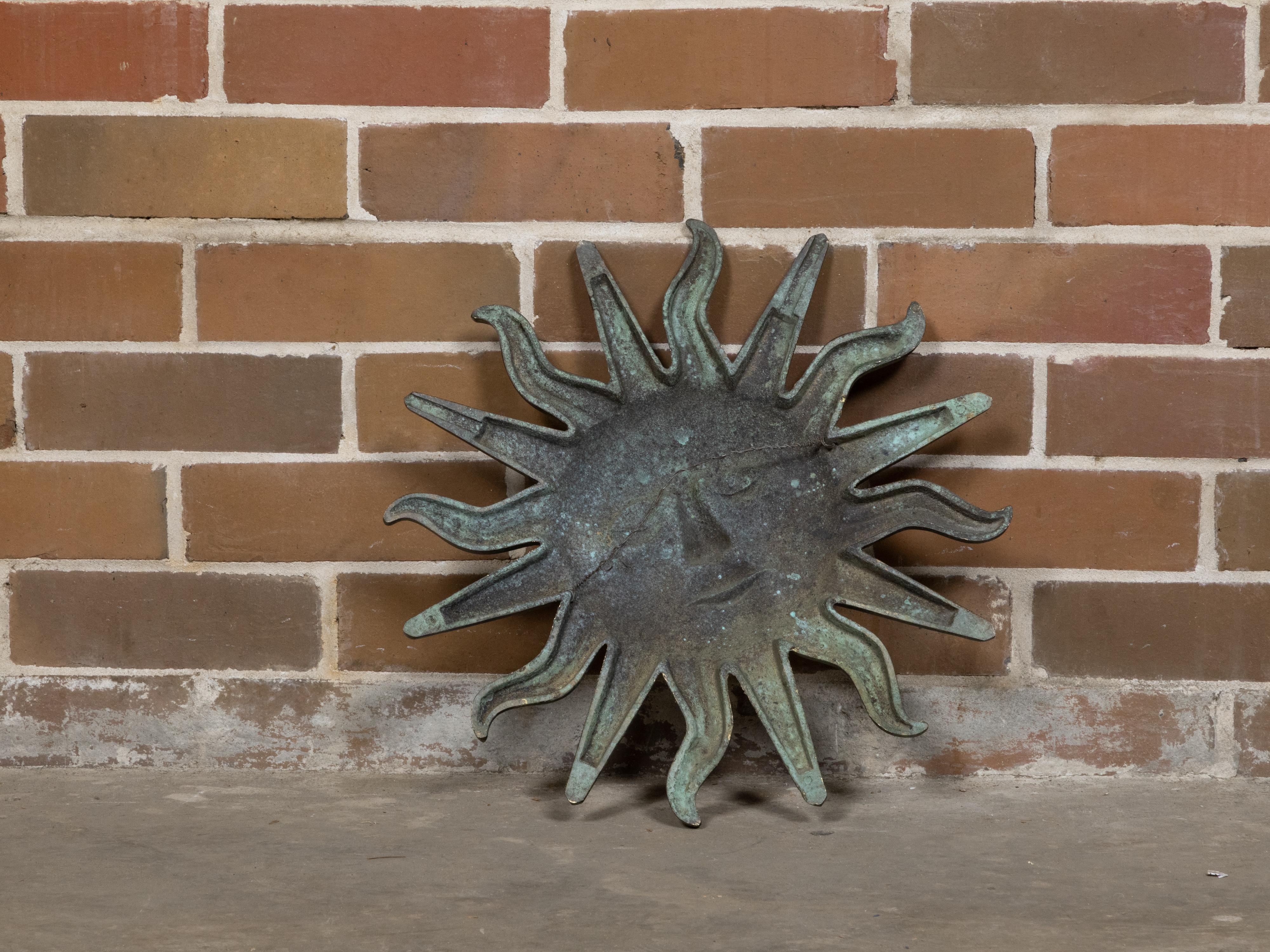 English 1920 Bronze Sun Ornament with Anthropomorphic Features and Dark Patina In Good Condition For Sale In Atlanta, GA