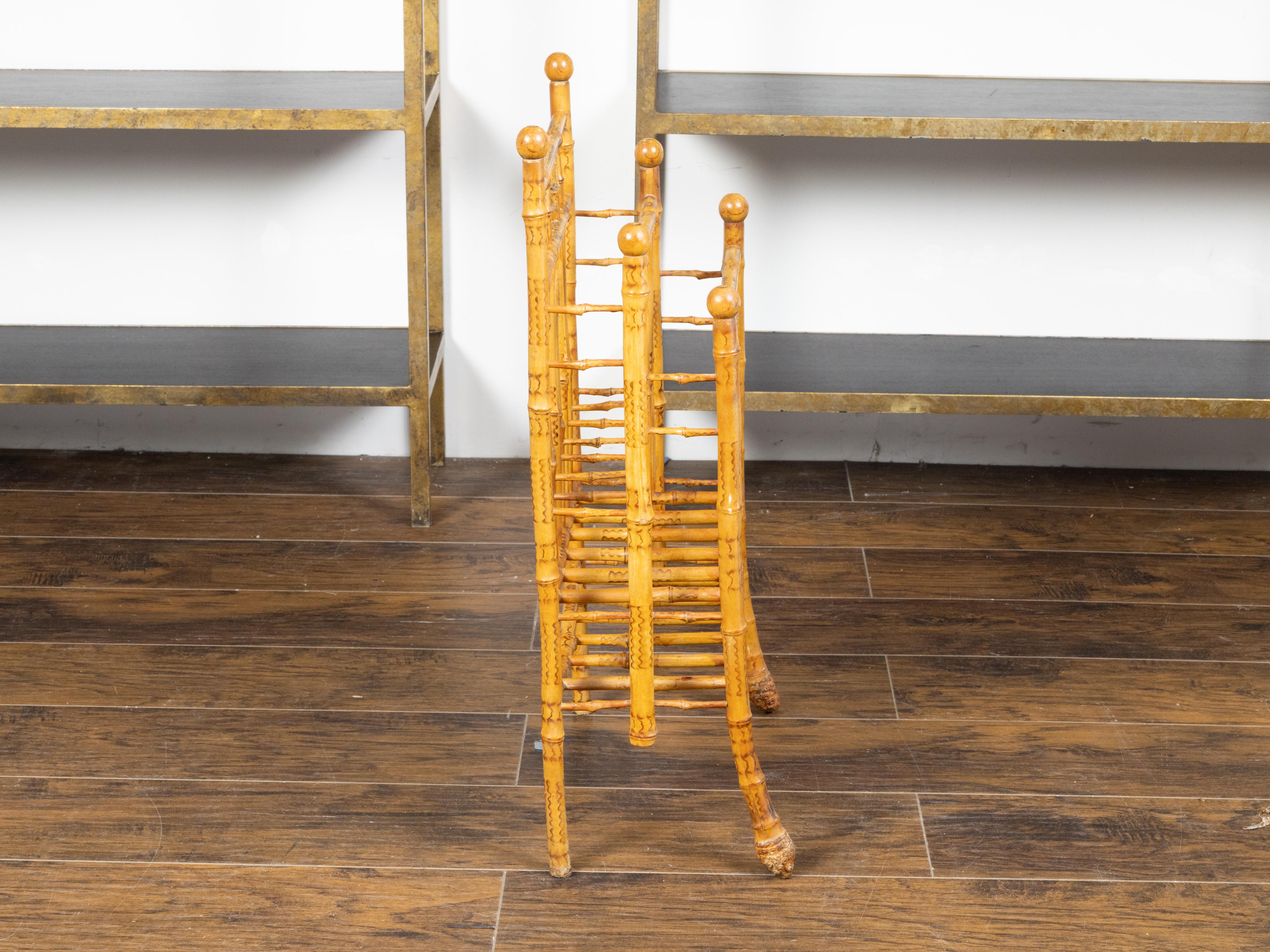 English 1920s Bamboo Magazine Rack with Petite Finials and Root Extremities For Sale 3