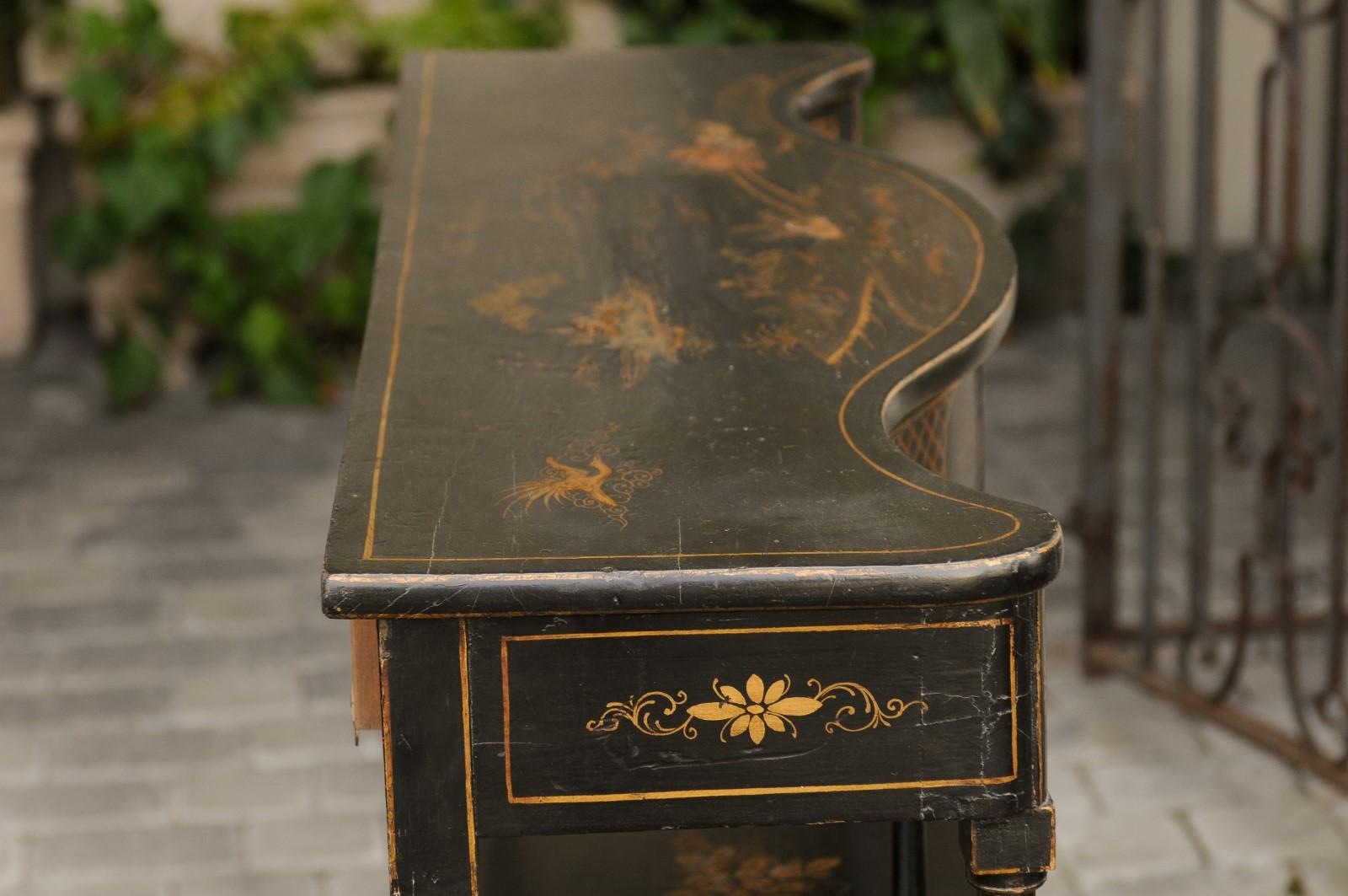 English 1920s Black Tiered Console Table with Hand-Painted Chinoiserie Décor 4