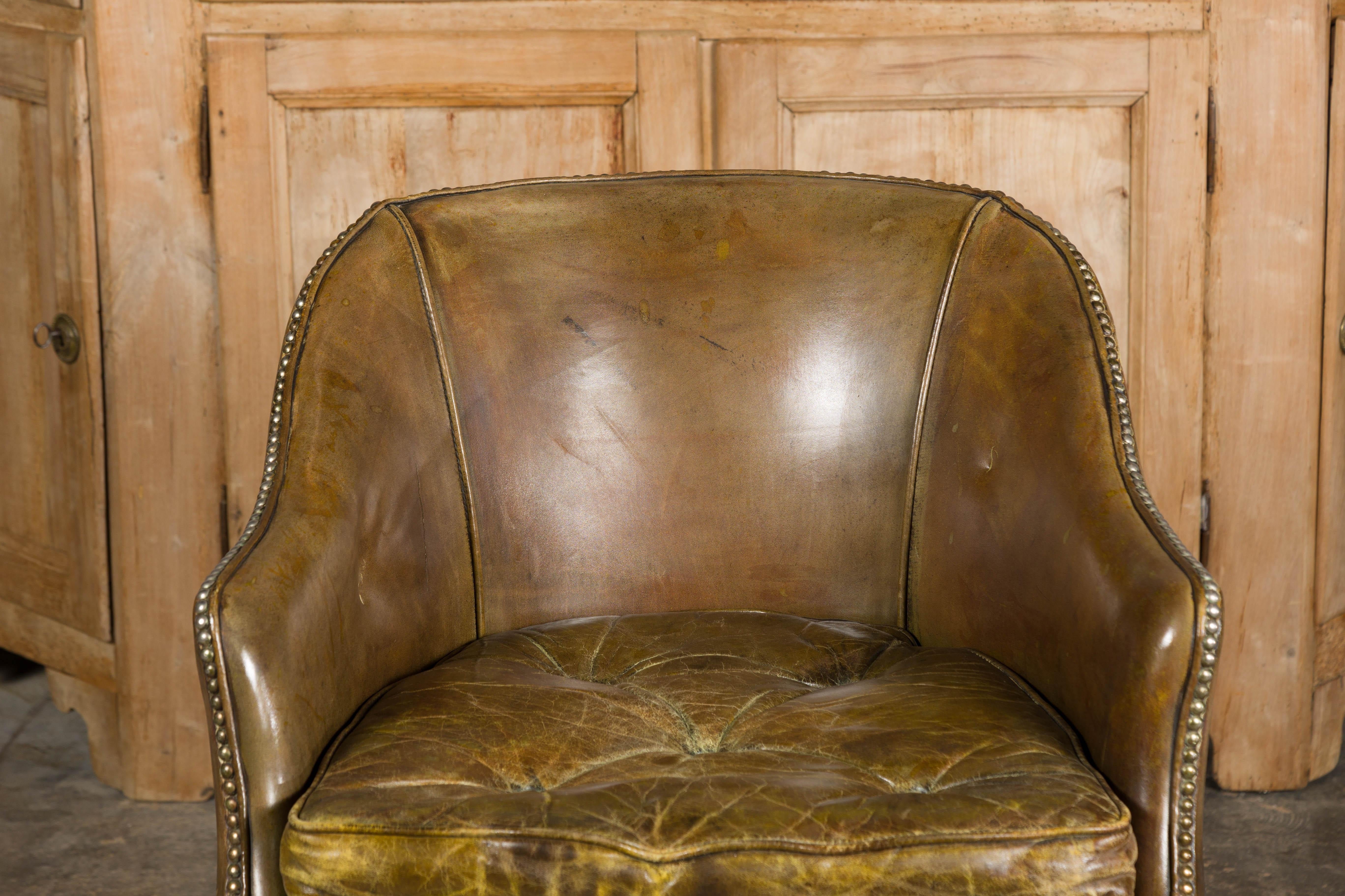 English 1920s Brownish Green Leather Chair with Mahogany Cabriole Legs  For Sale 1