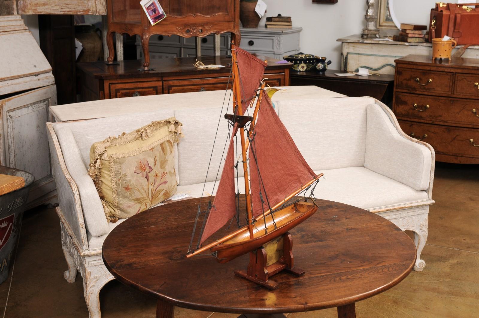 English 1920s George V Period Gaff Cutter Pond Yacht with Red Sails For Sale 4