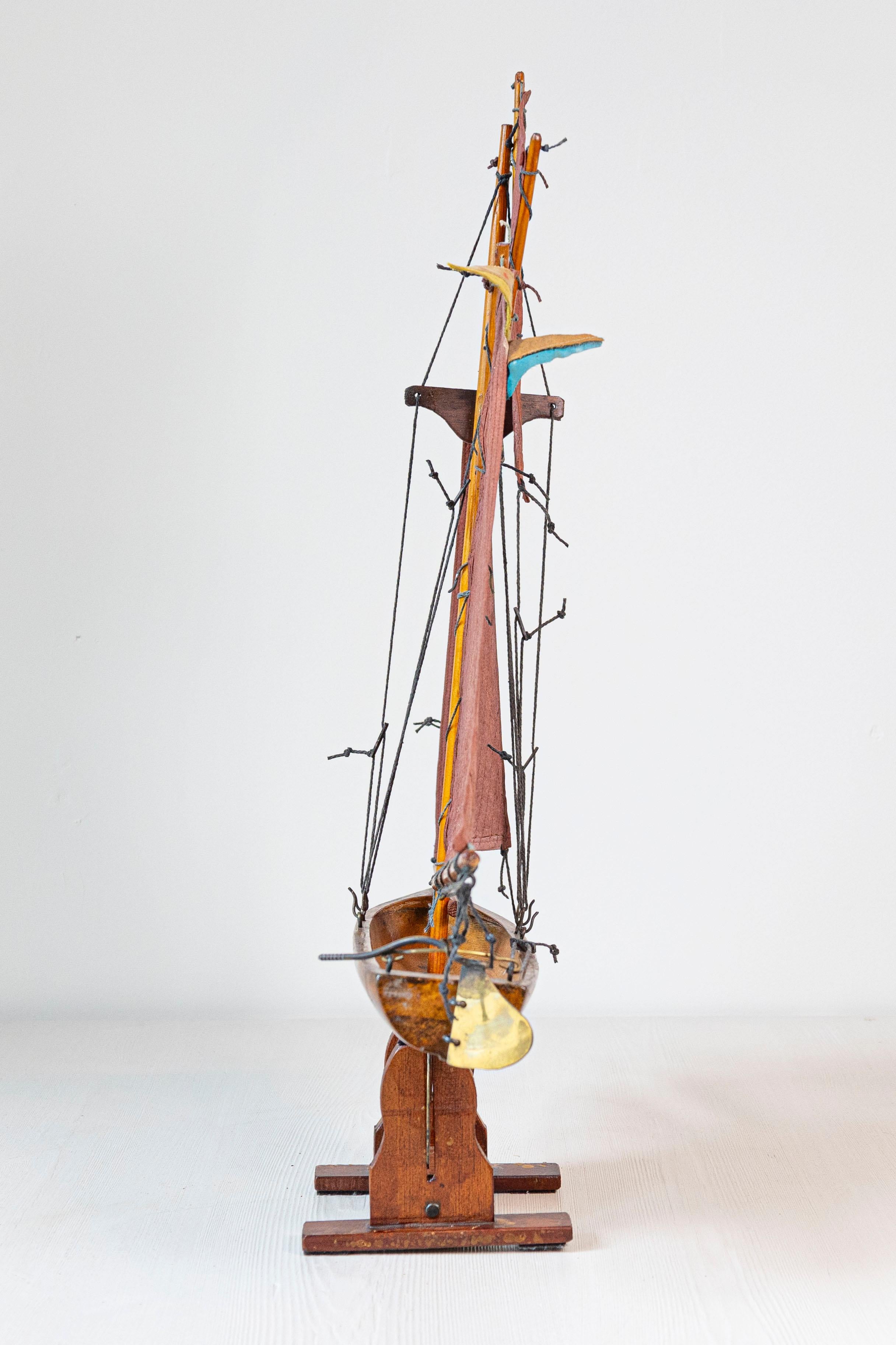 Yate Gaff Cutter Pond Inglés de la Época de Jorge V de 1920 con Velas Rojas siglo XX en venta