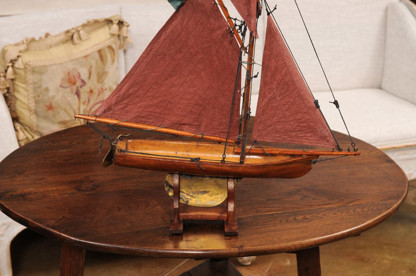 20th Century English 1920s George V Period Gaff Cutter Pond Yacht with Red Sails For Sale