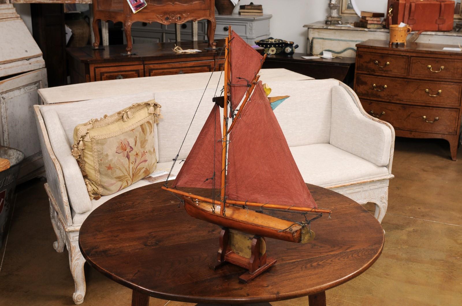 English 1920s George V Period Gaff Cutter Pond Yacht with Red Sails For Sale 2