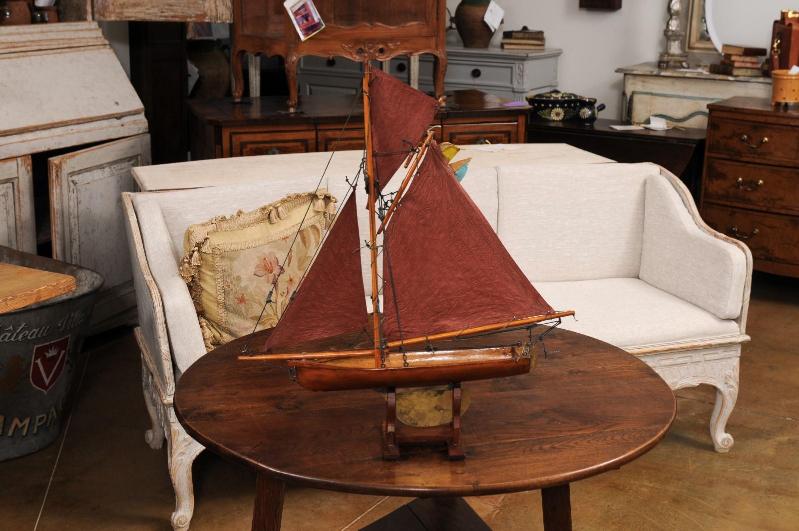 English 1920s George V Period Gaff Cutter Pond Yacht with Red Sails For Sale 3