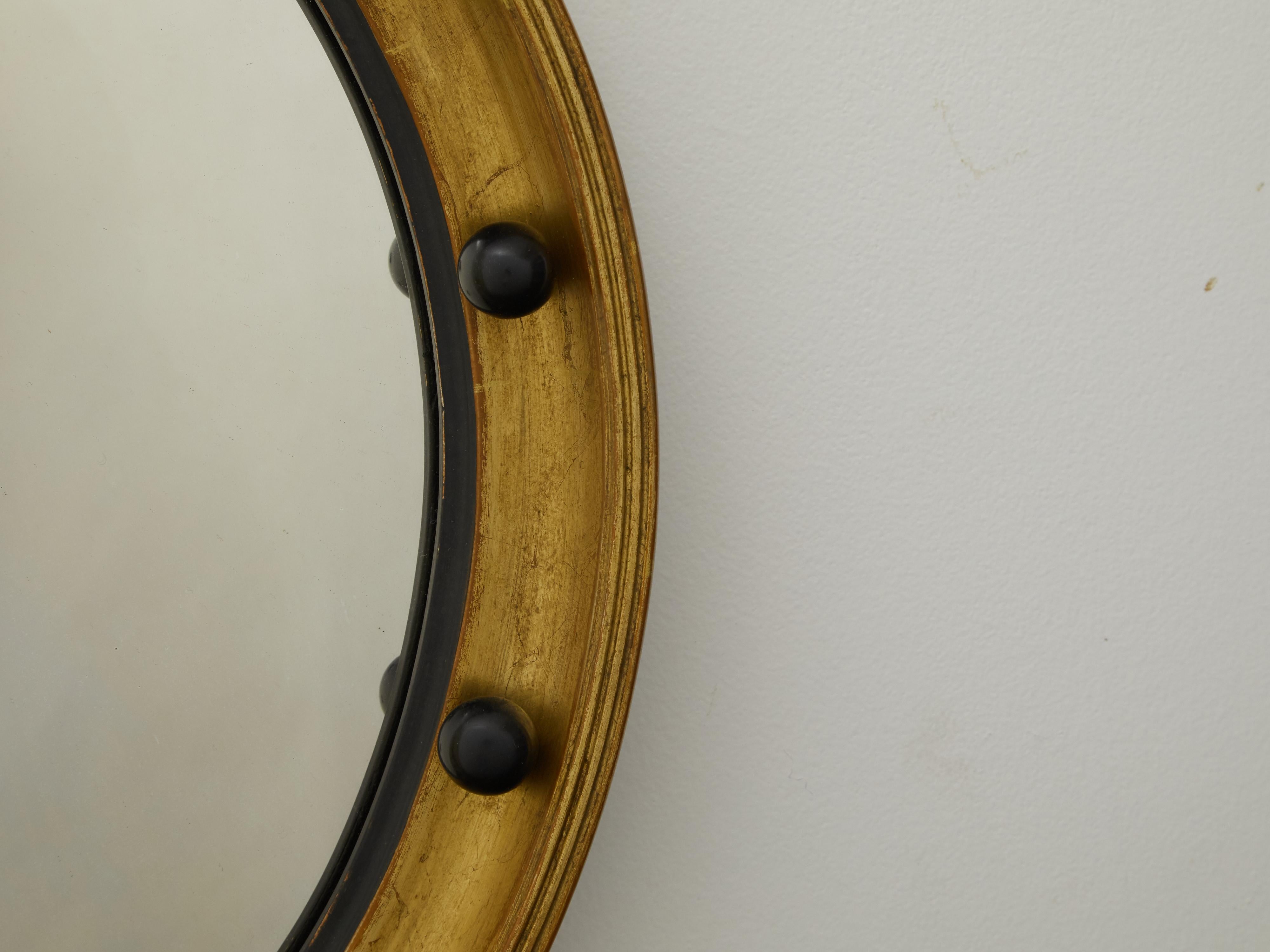 English 1920s Giltwood Convex Bullseye Mirror with Petite Dark Spheres In Good Condition In Atlanta, GA