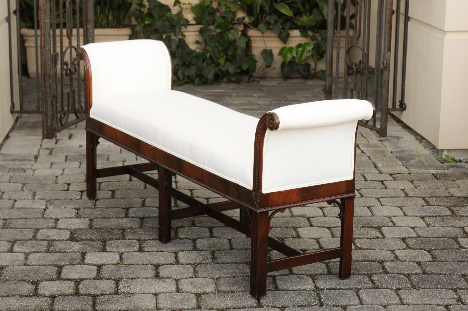 English 1920s Mahogany Upholstered Bench with Out-Scrolling Arms and Rosettes 4