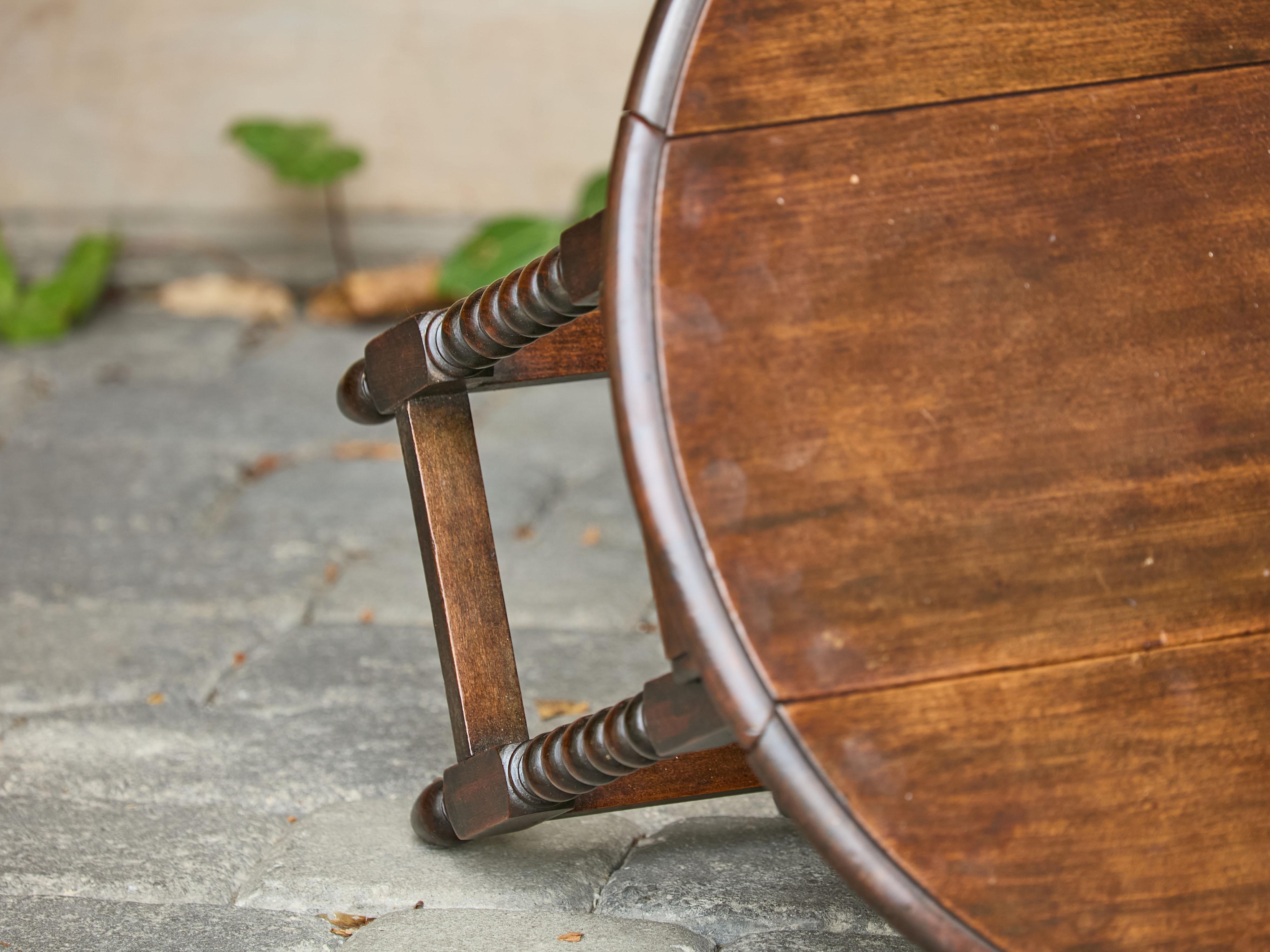 Table à abattants anglaise des années 1920 avec pieds à bobine et tiroirs ultérieurs en vente 4