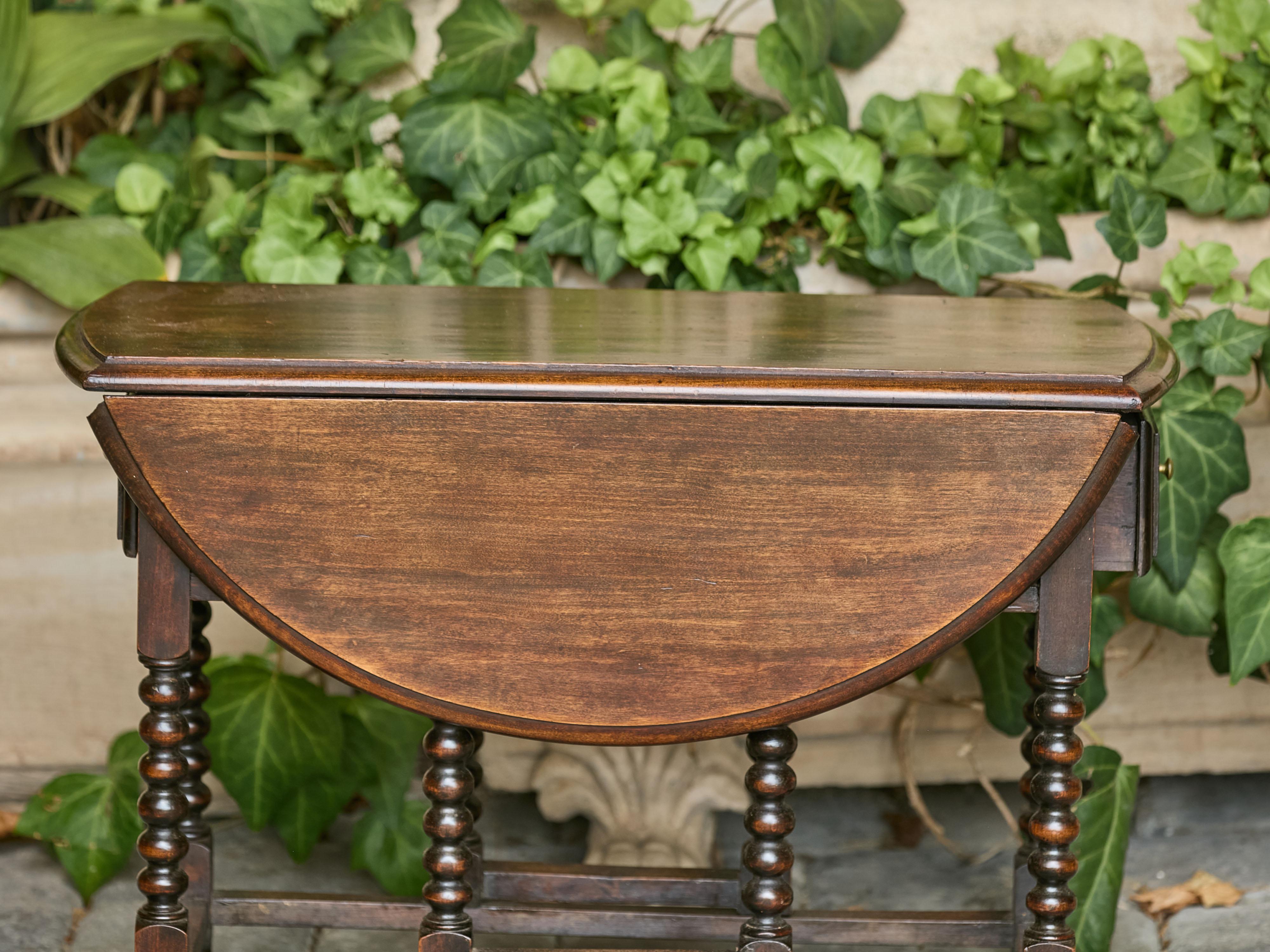 Table à abattants anglaise des années 1920 avec pieds à bobine et tiroirs ultérieurs Bon état - En vente à Atlanta, GA