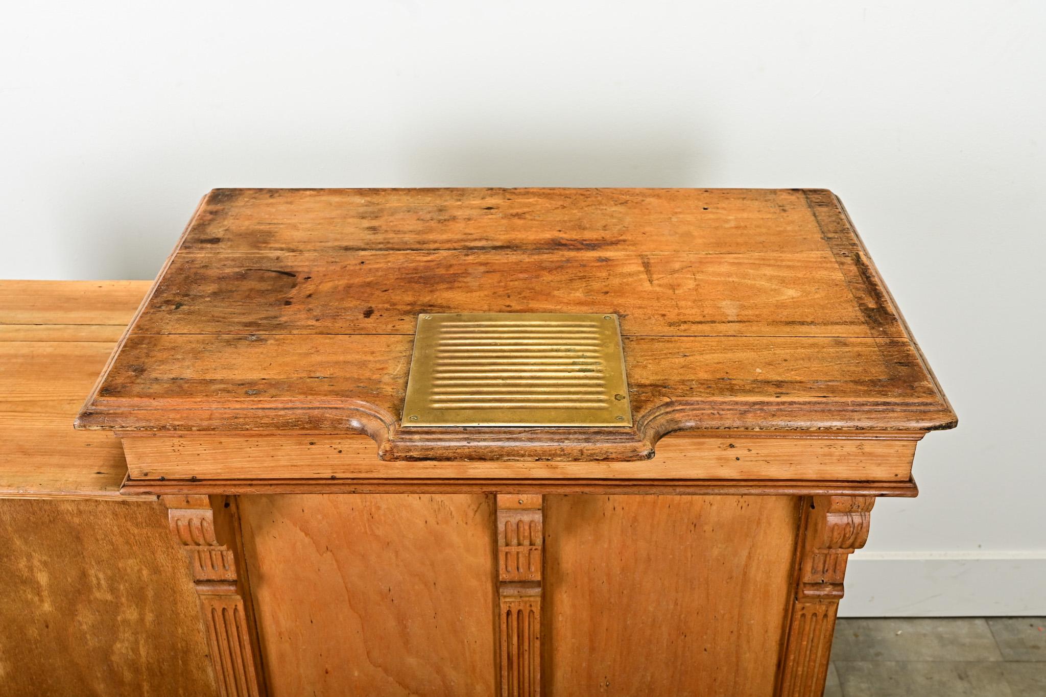 English 1920’s Pine Bar from a Pub In Good Condition In Baton Rouge, LA