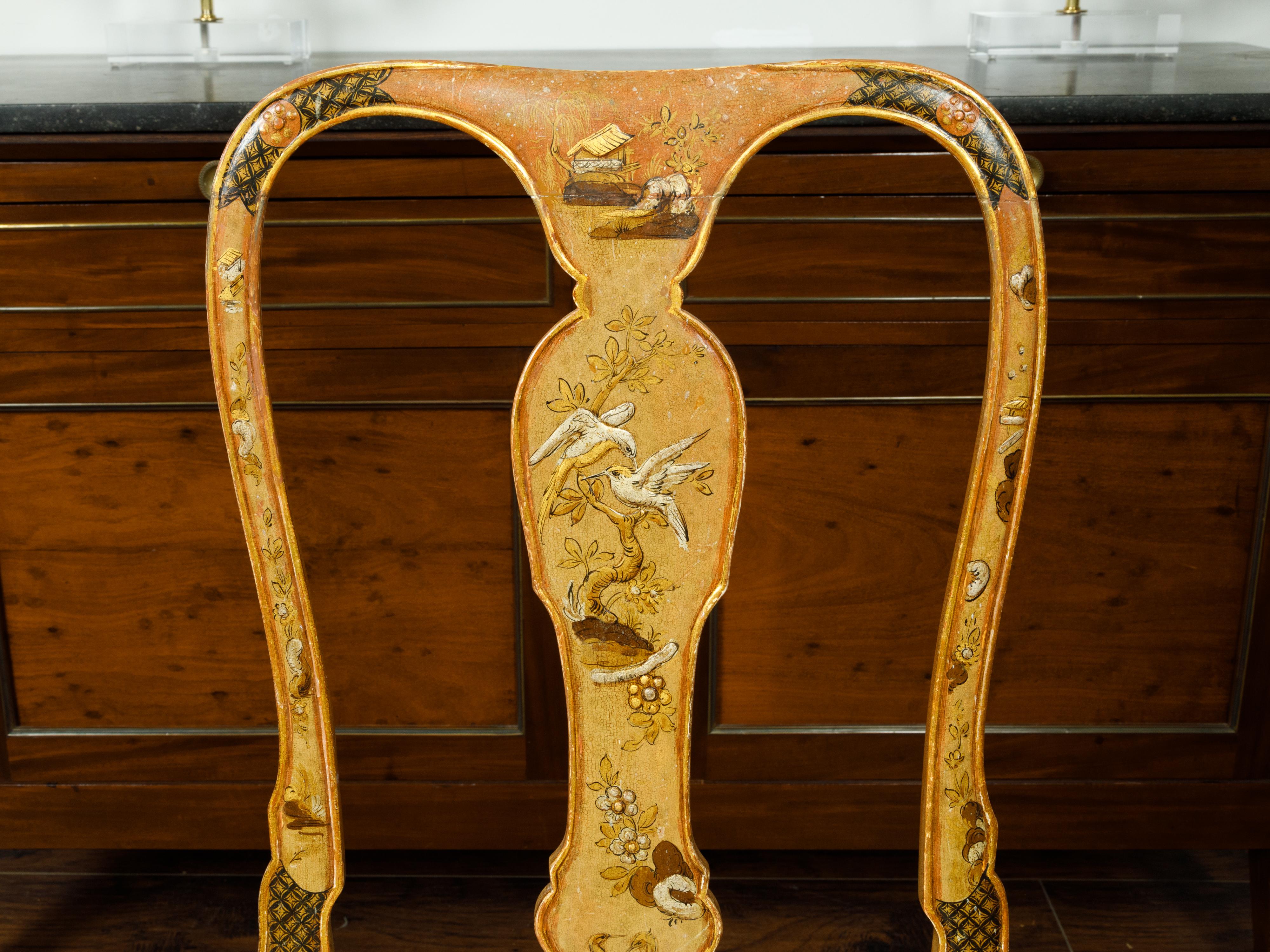 Tissu d'ameublement Chaise d'appoint anglaise de style Queen Anne des années 1920 avec oiseaux, arbres et fleurs peints en vente