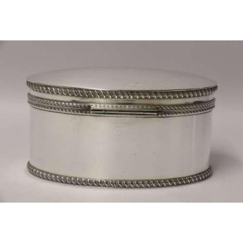 English 1920's Silver Plated Domed Oval Box For Sale 1