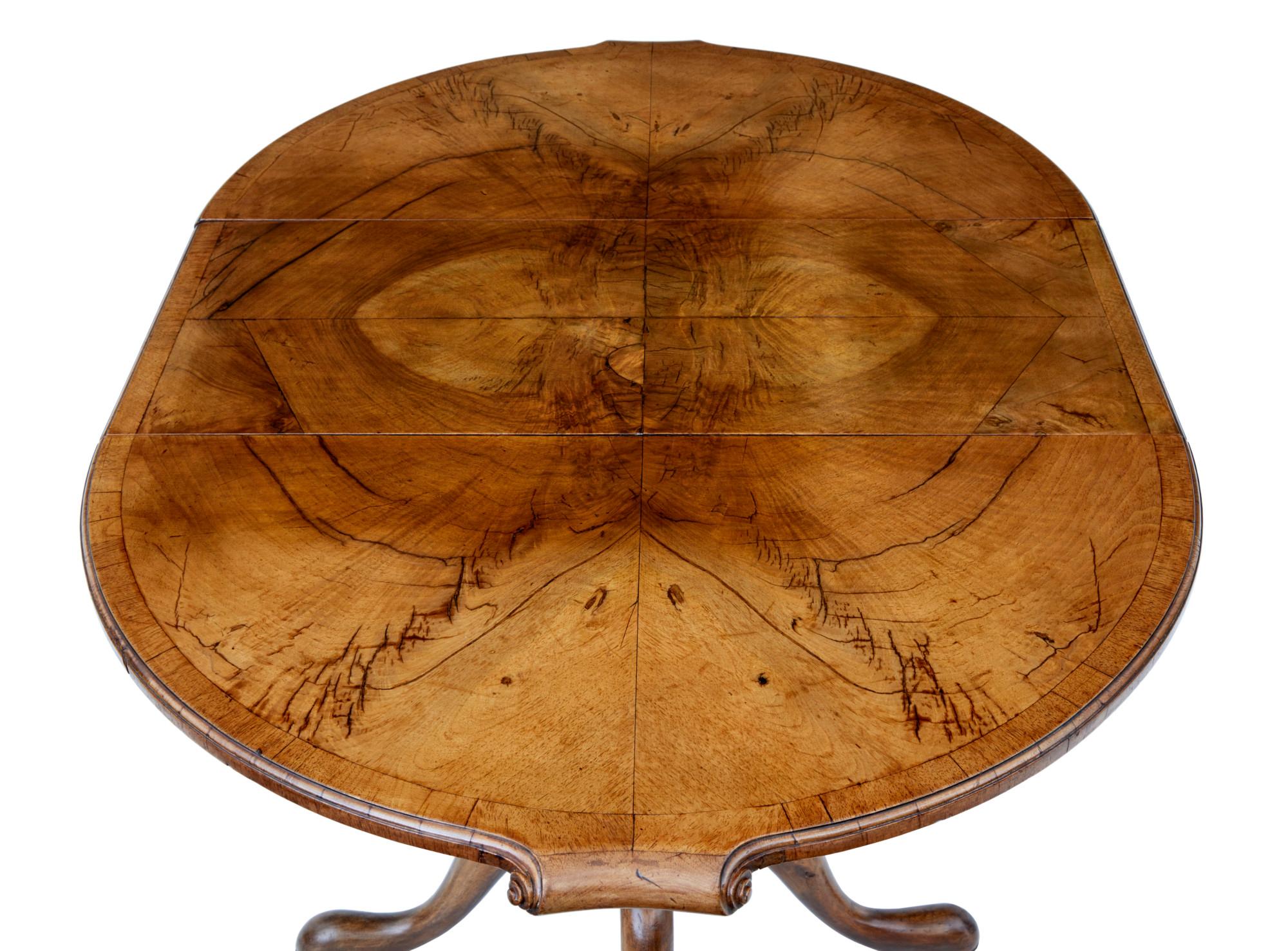 English 1920s Walnut Occasional Extension Table with Butterfly Veneer and Leaf For Sale 1