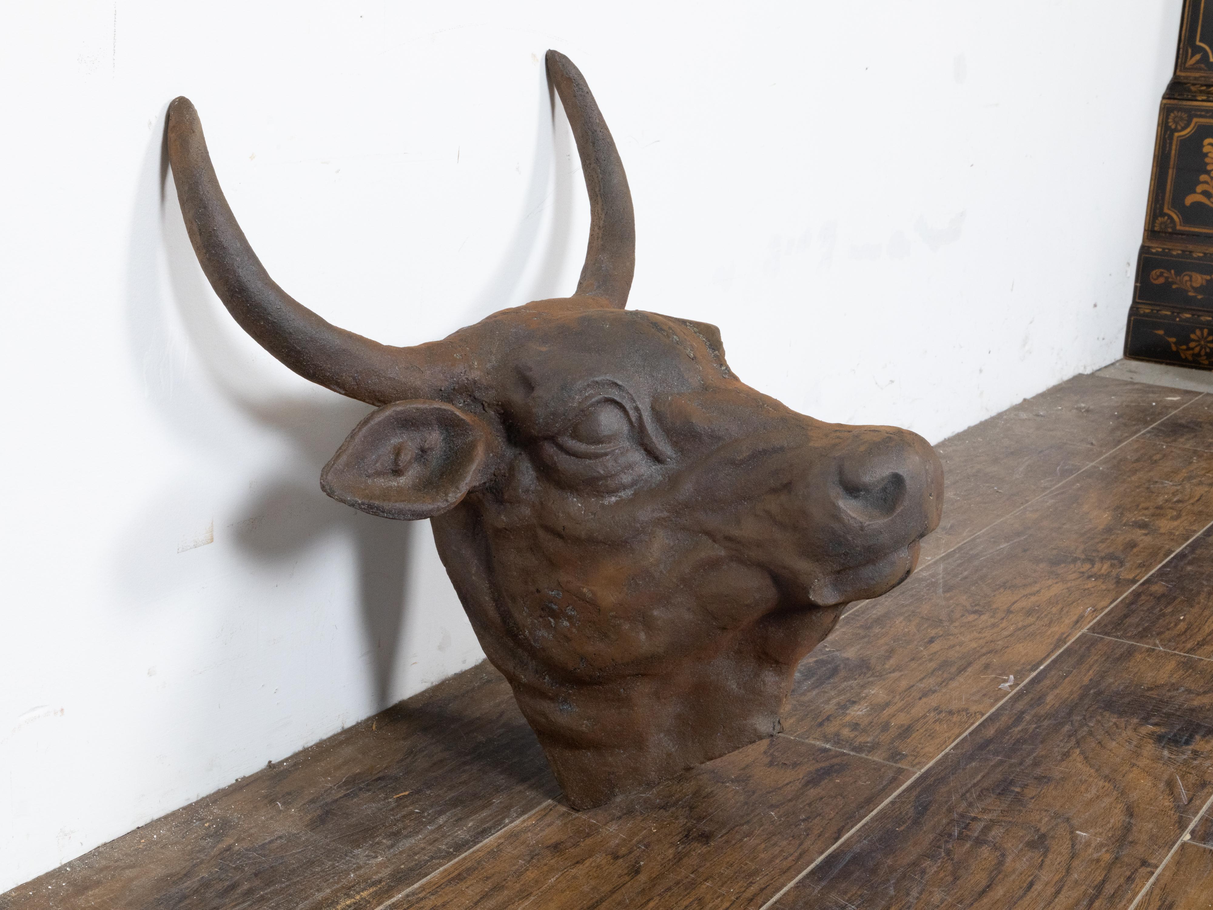 English 1930s-1940s Cast Iron Bull Wall Hanging Sculpture with Rusty Patina For Sale 4