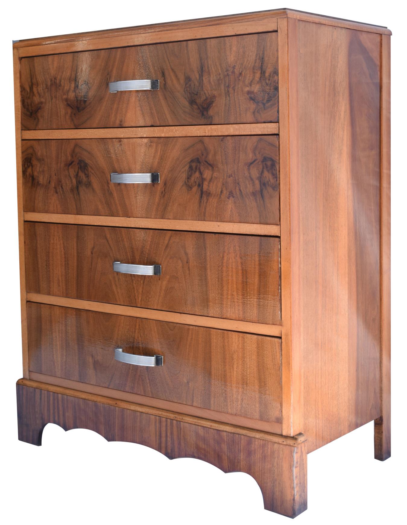 English, 1930s Art Deco Chest of Four Drawers in Figured Walnut In Excellent Condition In Devon, England