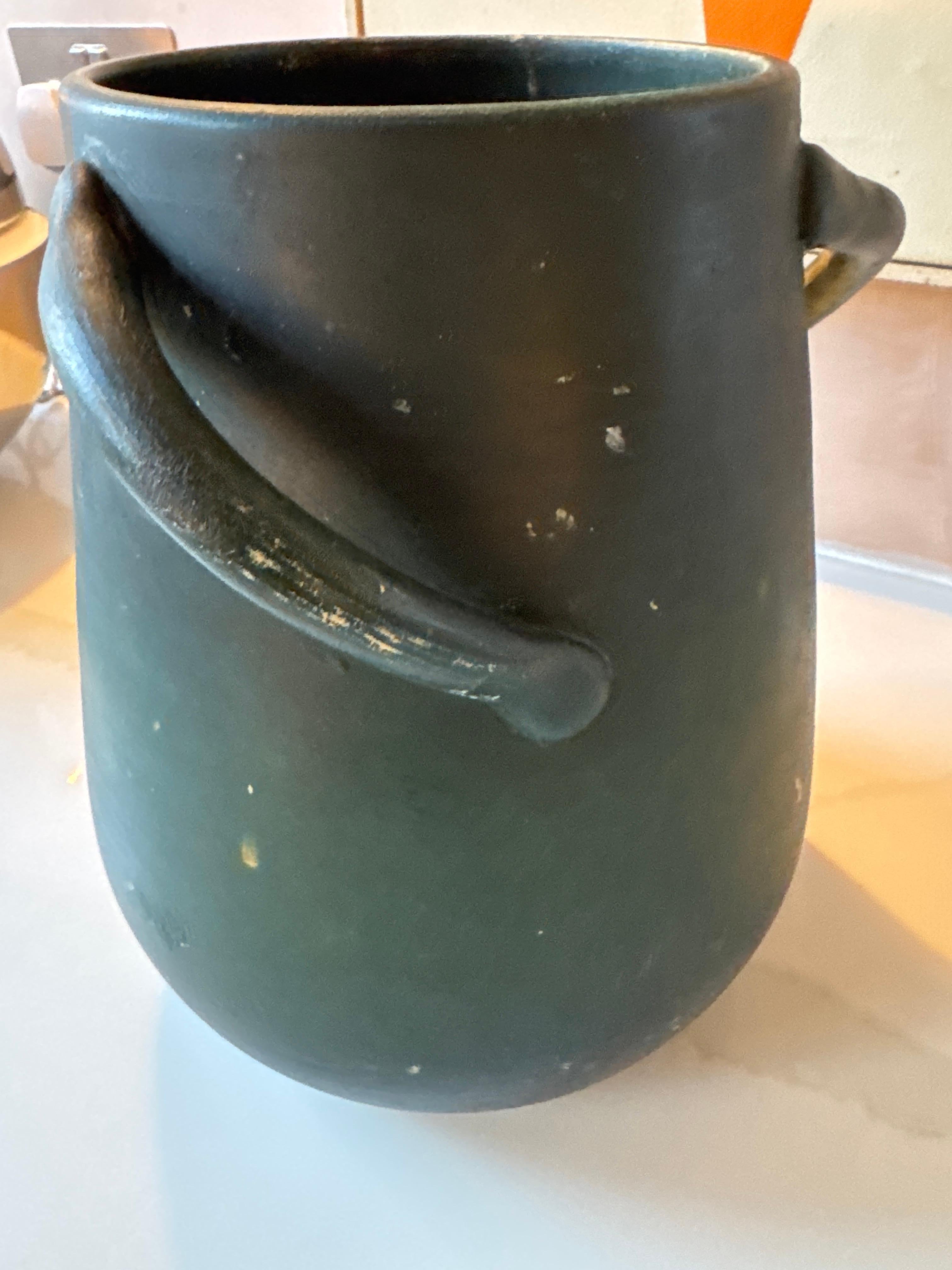 Jarrón inglés de cerámica Hurlinghamware de 1930 siglo XX en venta