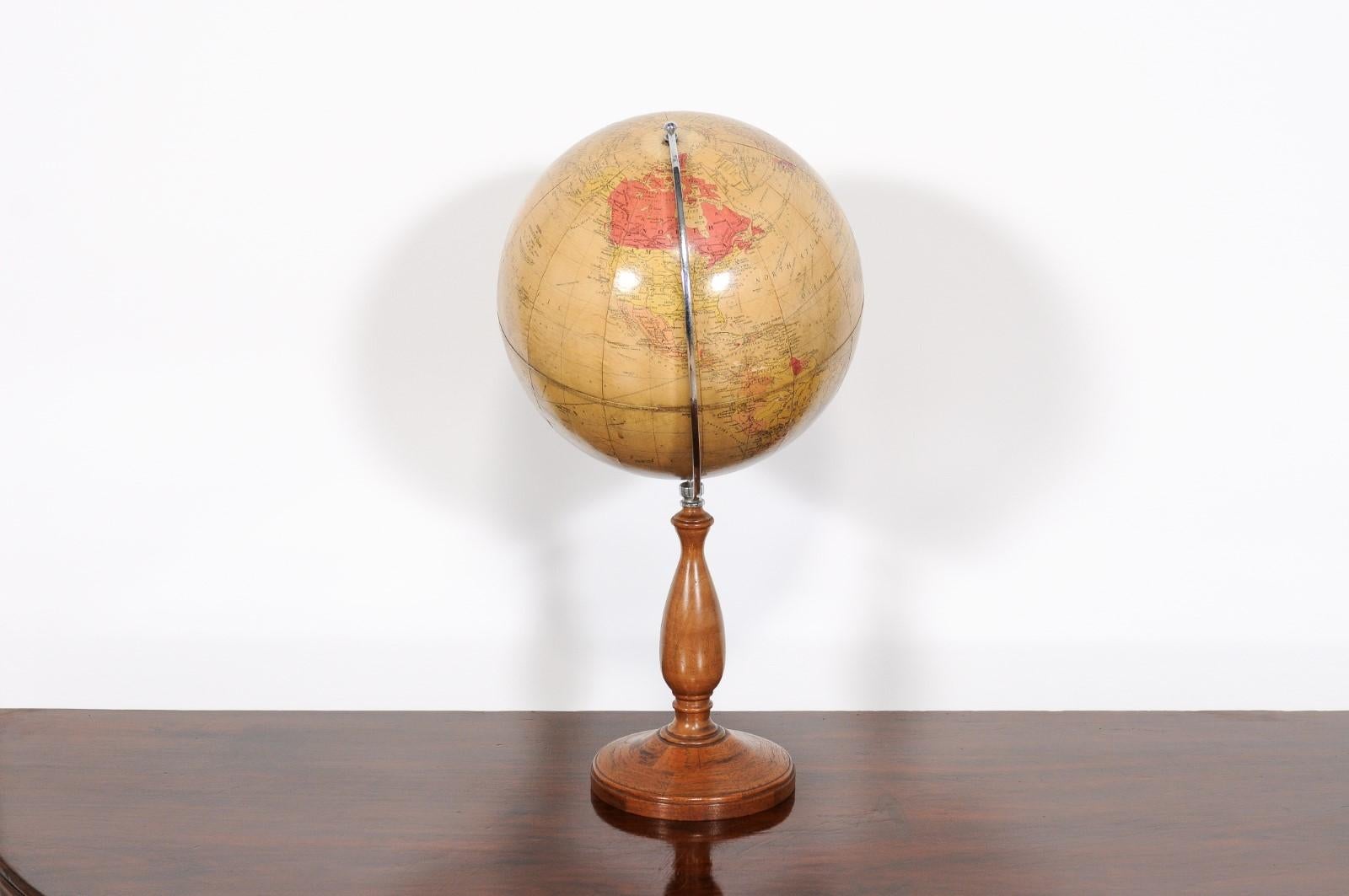 Englischer 1930er Philips Challenge Terrestrischer Globus mit gedrechseltem Nussbaumsockel (Walnuss) im Angebot