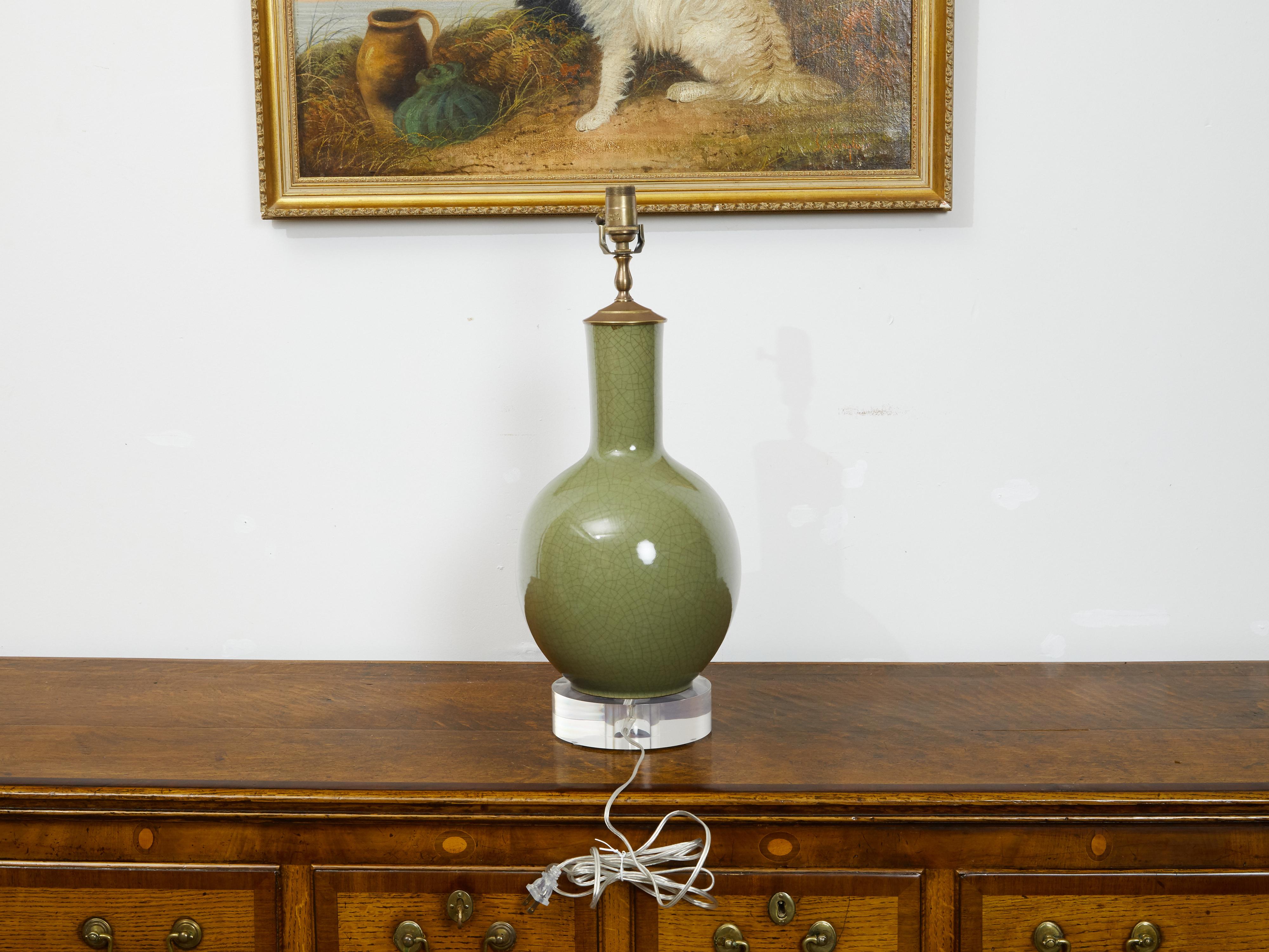 English 1930s Porcelain Table Lamp with Crackled Green Finish and Lucite Base In Good Condition In Atlanta, GA