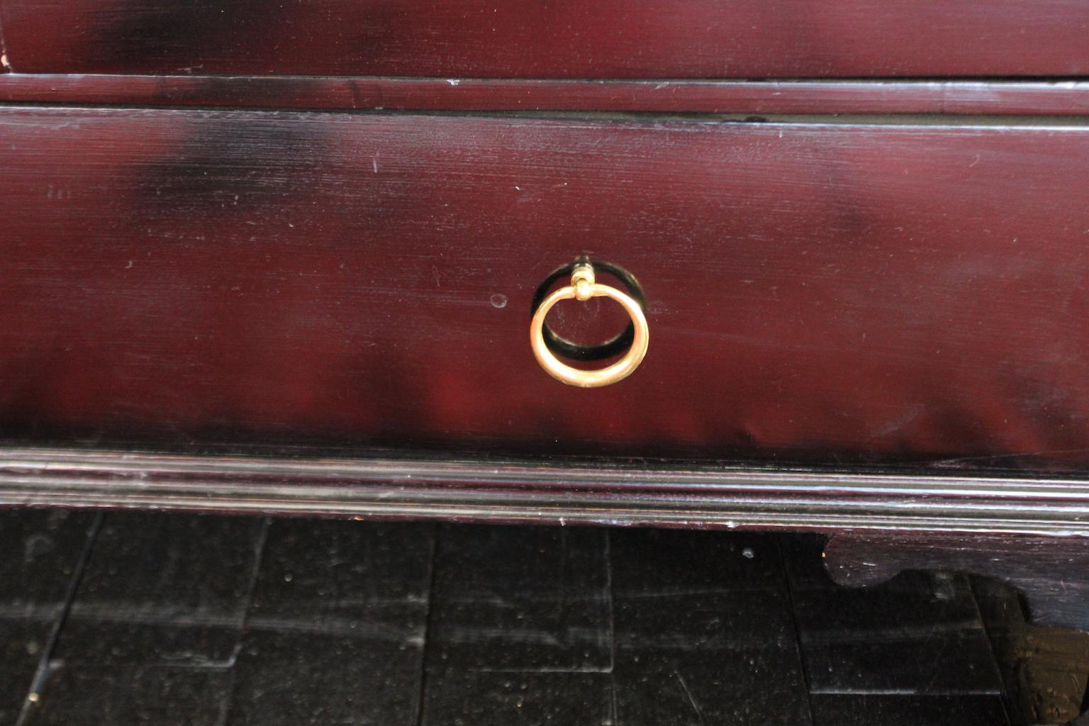 Metà XX secolo Credenza inglese del 1940 in noce nero e ottone in vendita