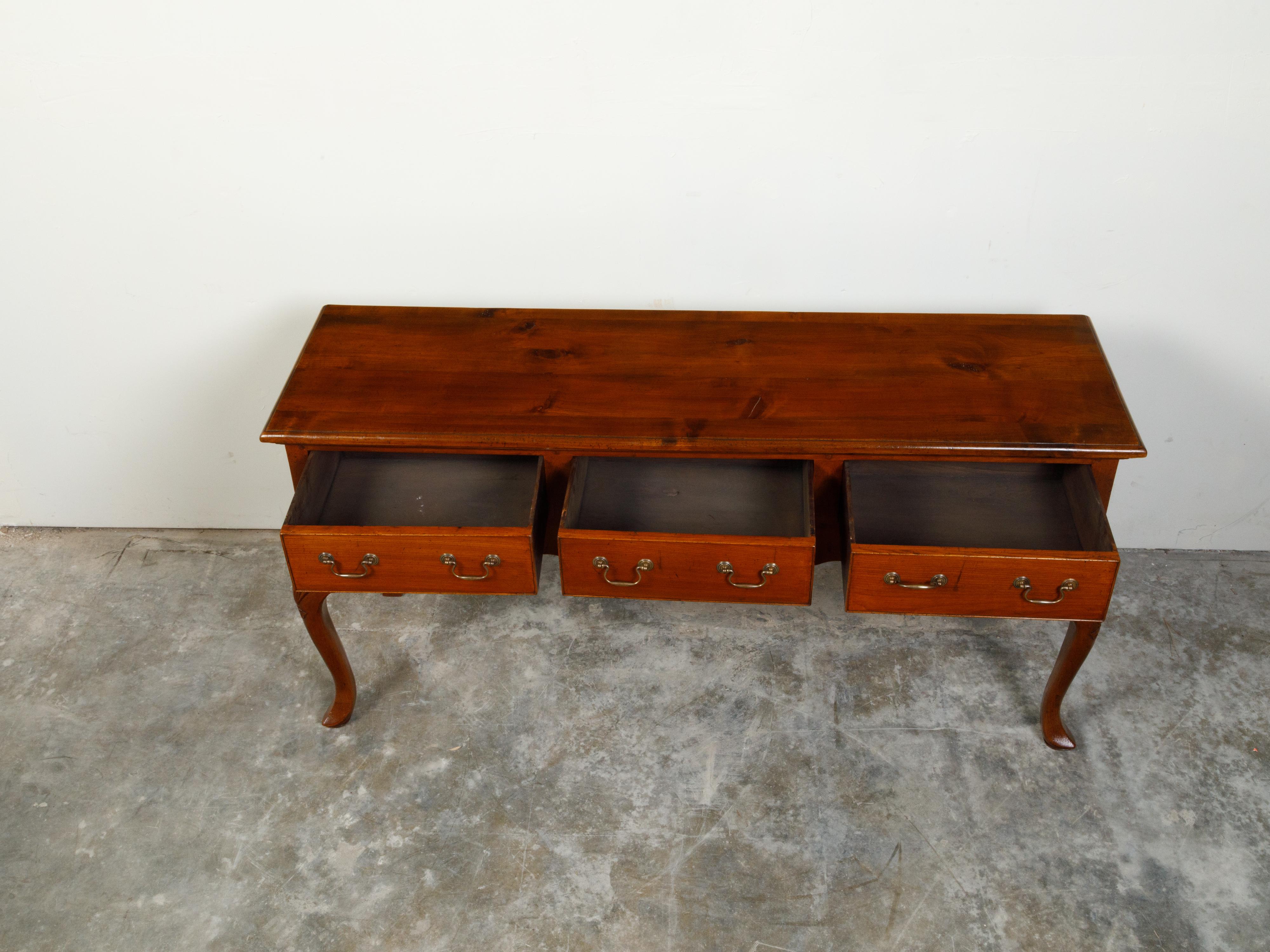 English 1940s Dresser Base with Three Drawers, Cabriole Legs and Carved Apron In Good Condition For Sale In Atlanta, GA