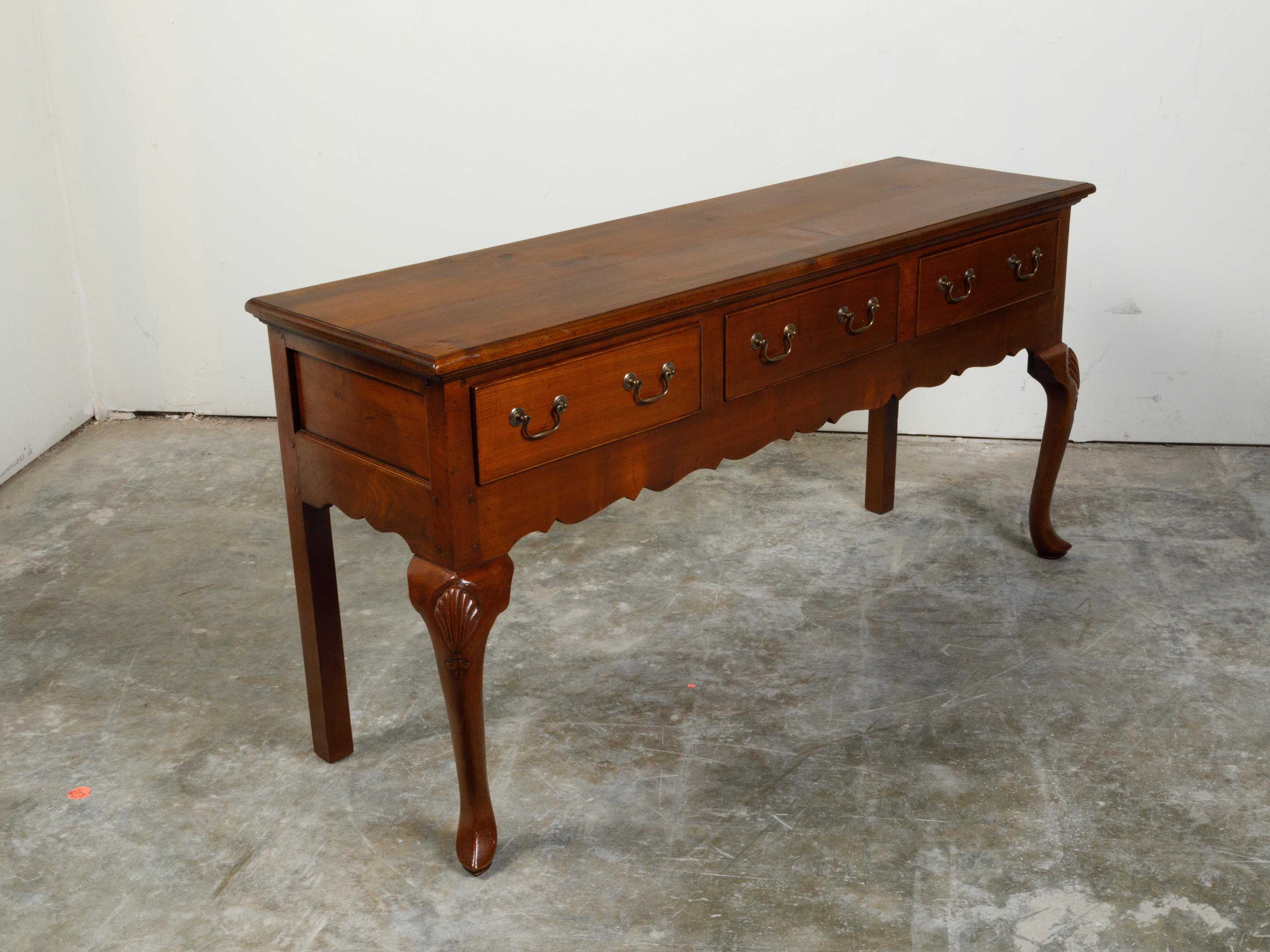 English 1940s Dresser Base with Three Drawers, Cabriole Legs and Carved Apron For Sale 4