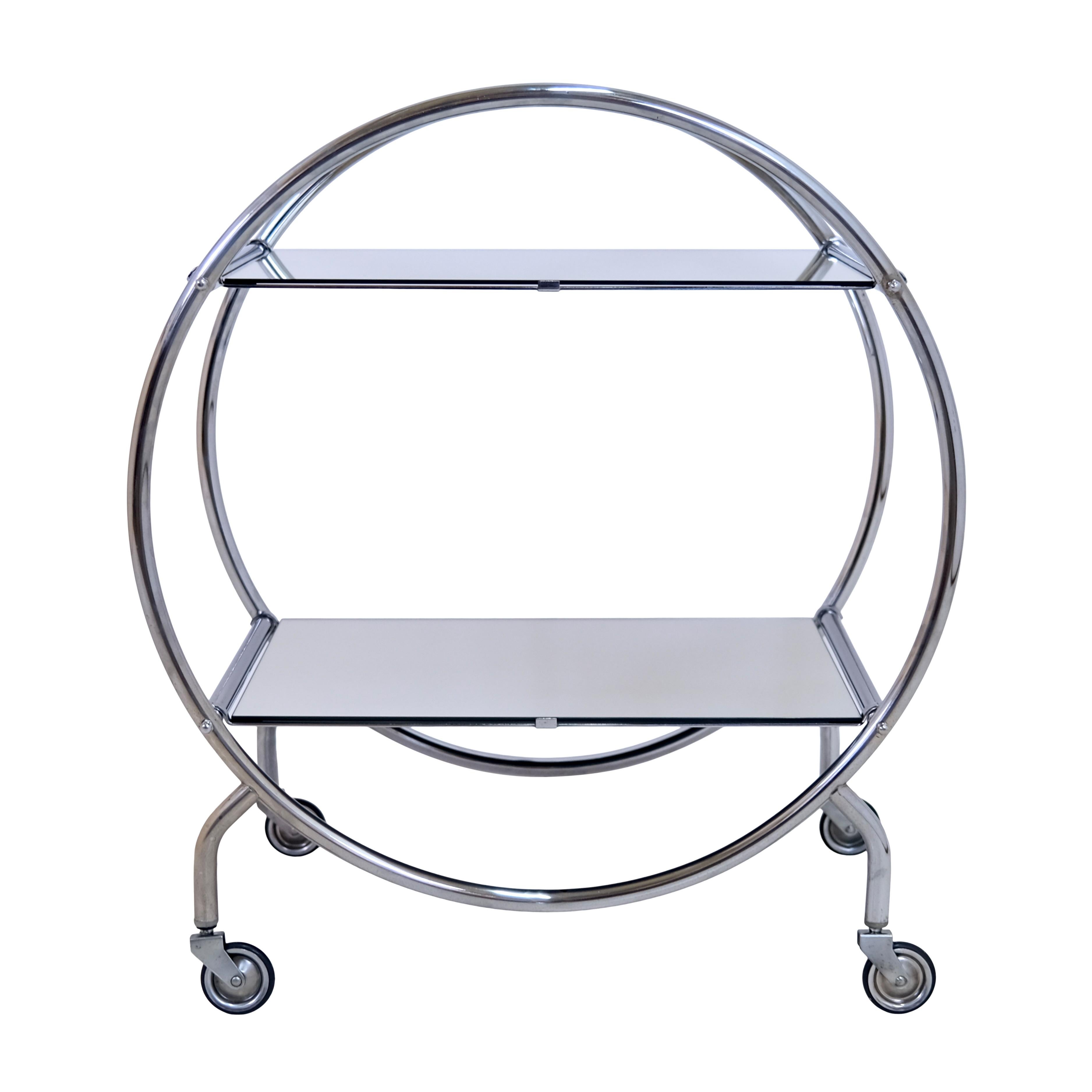 Circular bar cart
with two levels, mirrored
Original chrome plating

Mid Century, England 1950s

Dimensions:
Width: 68 cm
height: 77 cm
Depth: 45 cm.